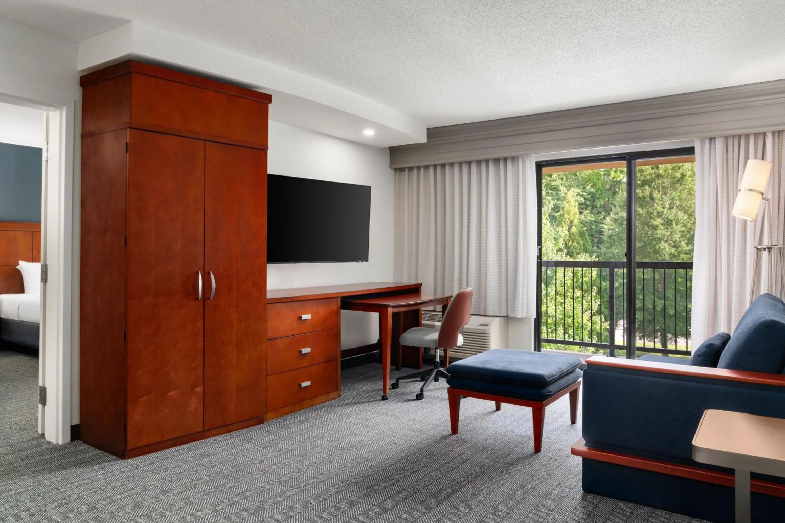 Living room, Bed in Courtyard Richmond North/Glen Allen