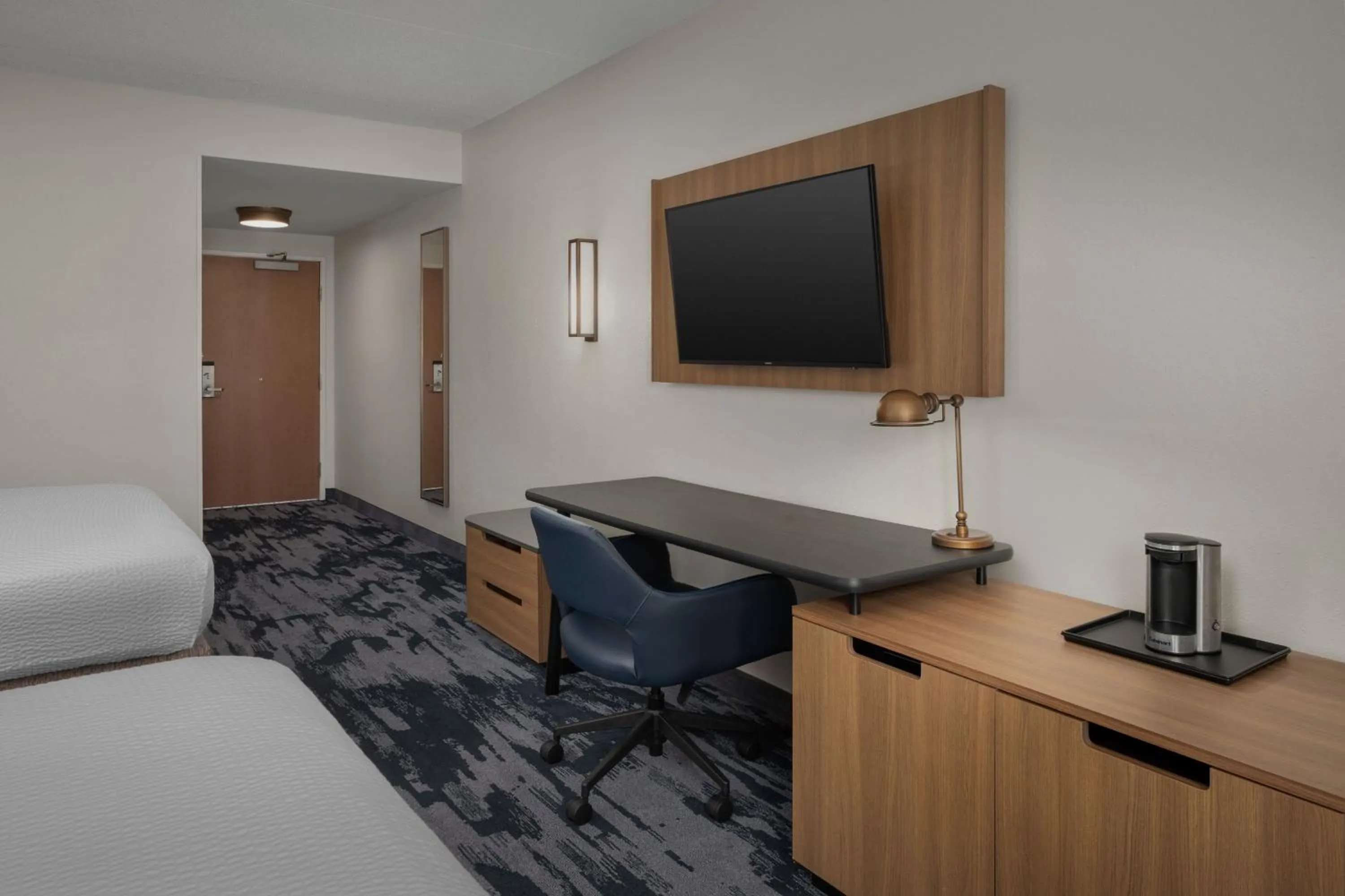 Photo of the whole room, Bed in Fairfield Inn & Suites Roanoke Hollins/I-81