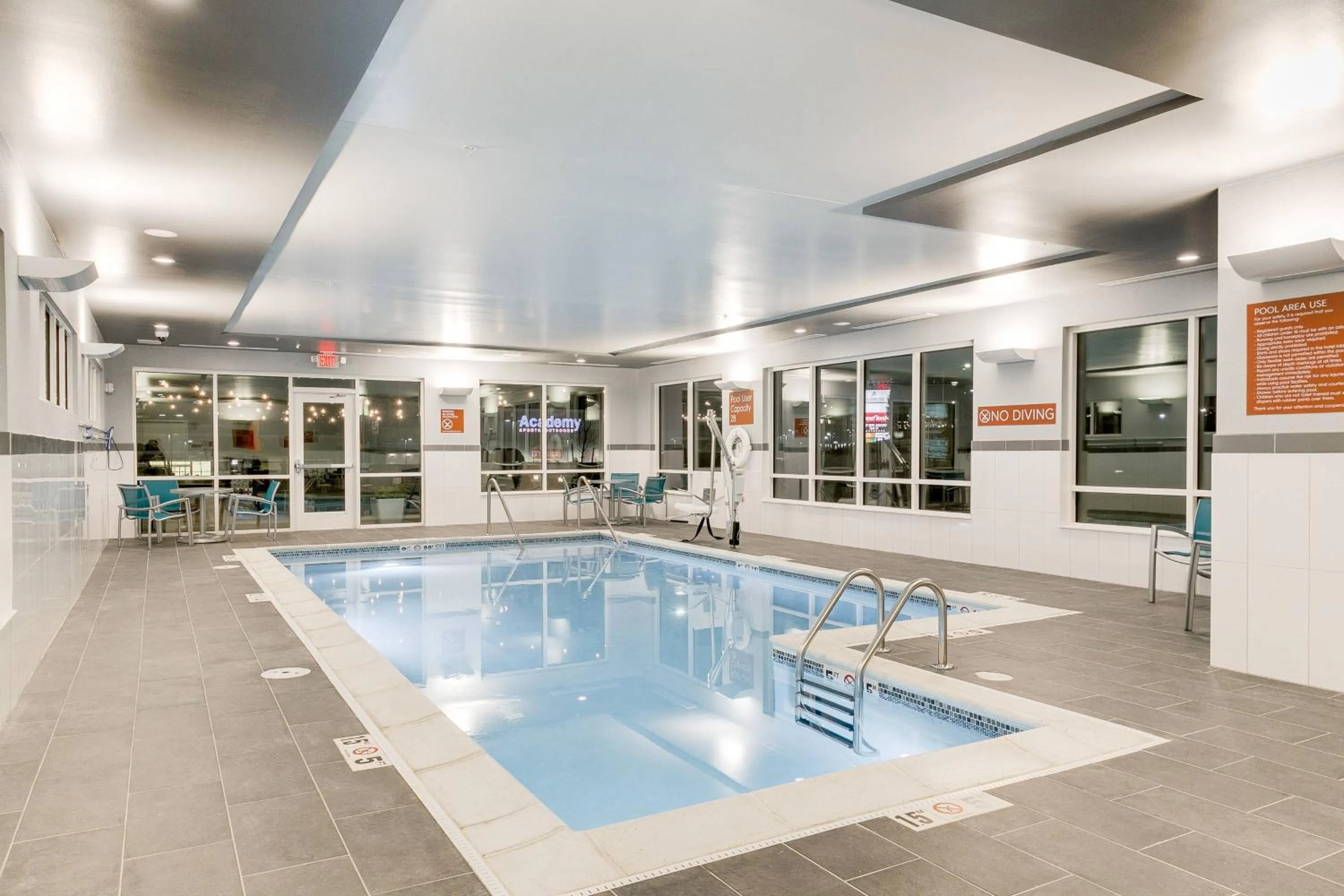 Swimming pool in TownePlace Suites by Marriott Kansas City Liberty