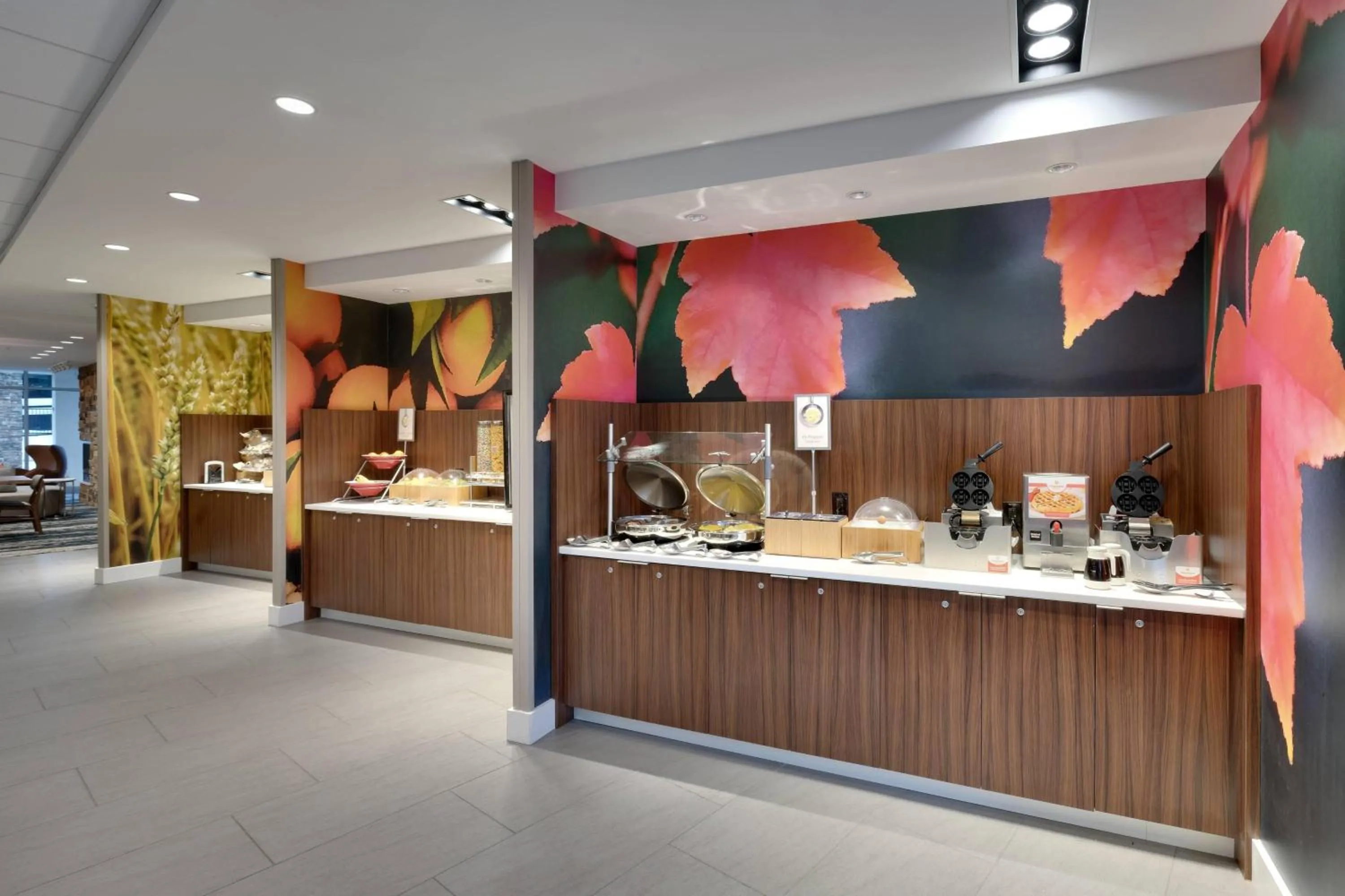 Breakfast in Fairfield Inn & Suites by Marriott Springfield North