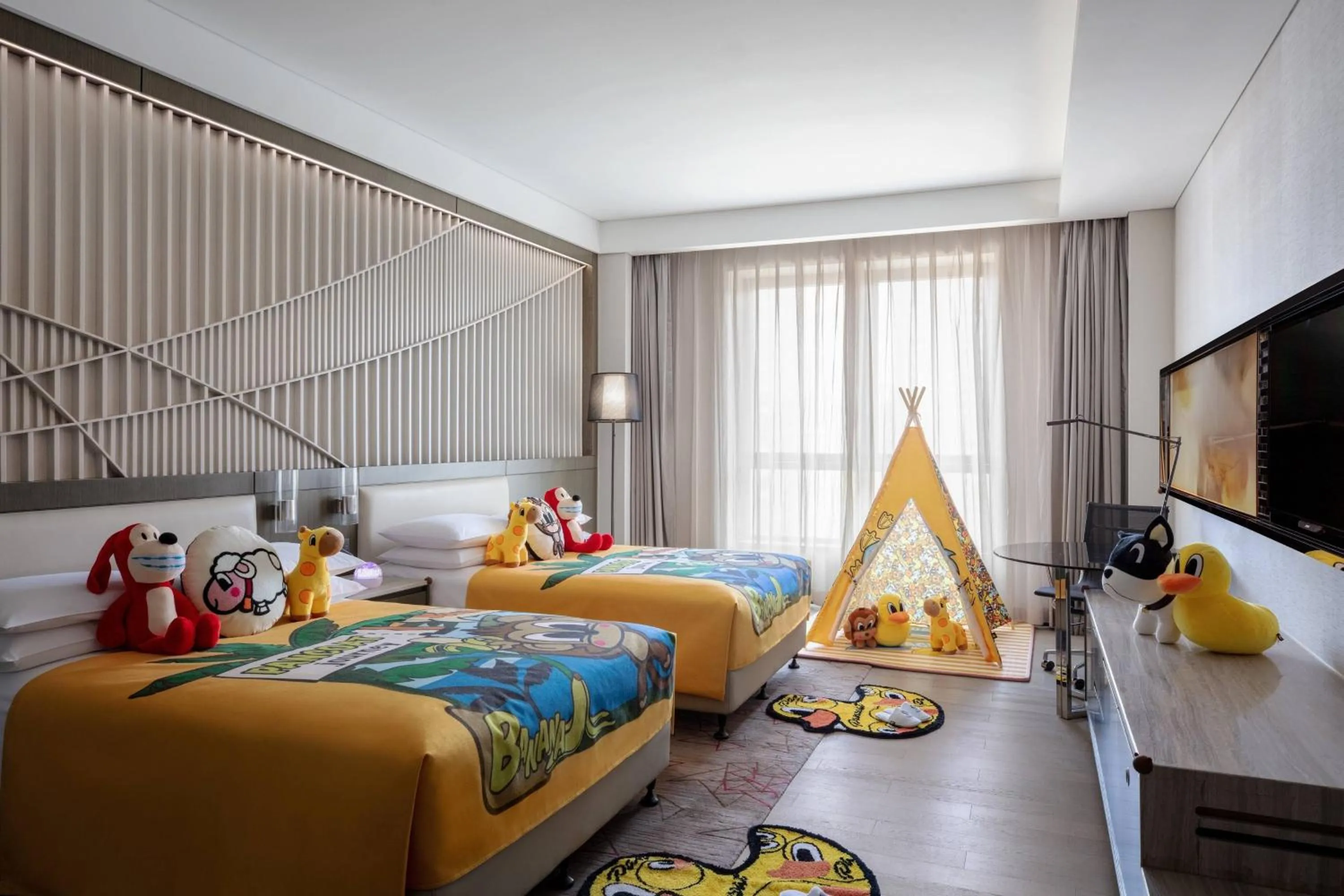 Photo of the whole room, Bed in Courtyard by Marriott Tianjin Hongqiao