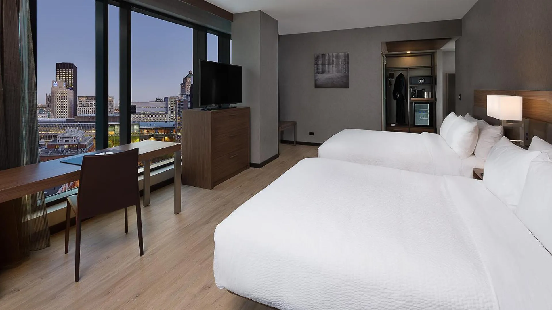 Bedroom, Bed in Hôtel AC Montréal Centre-ville