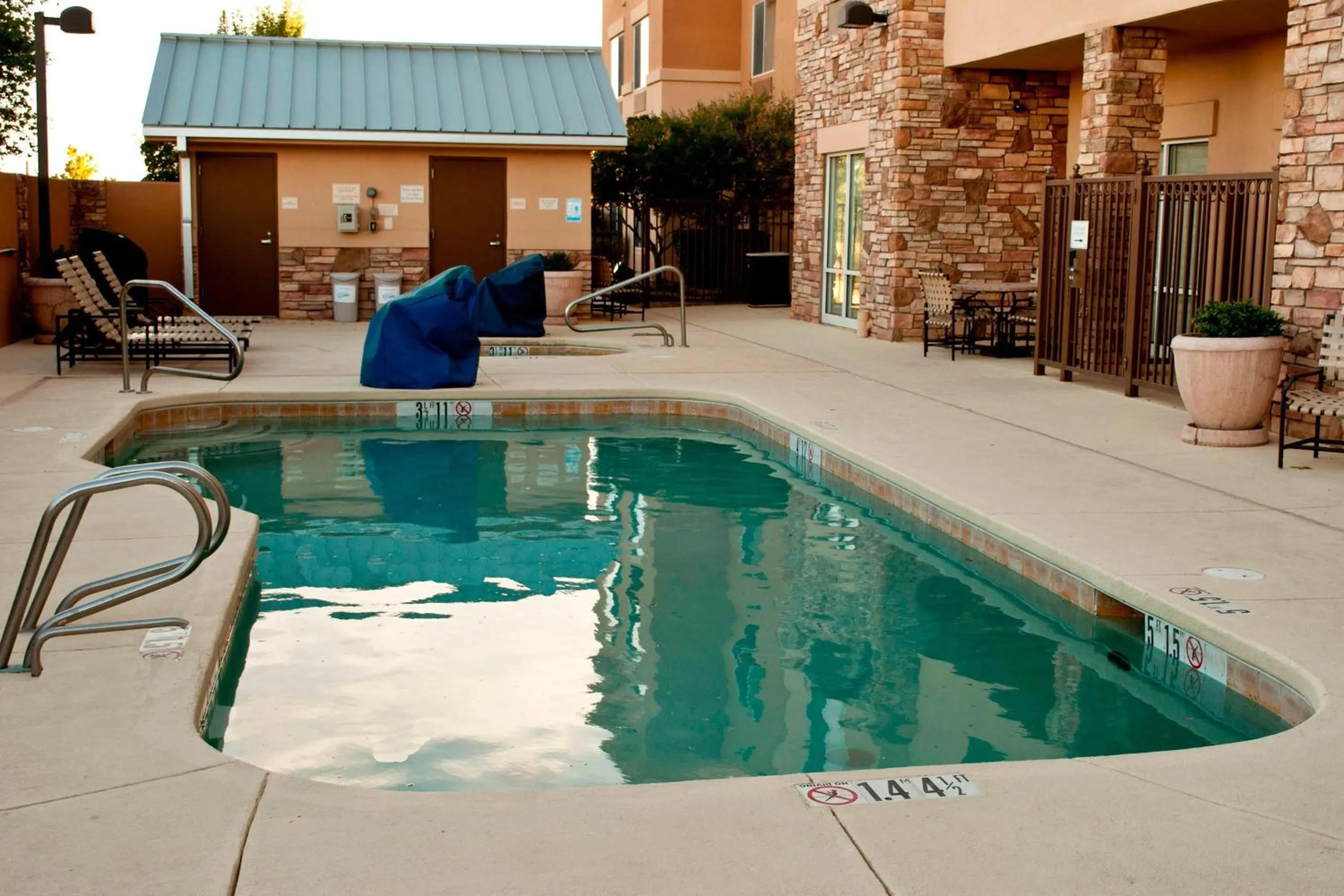 Swimming pool in Fairfield Inn & Suites Roswell
