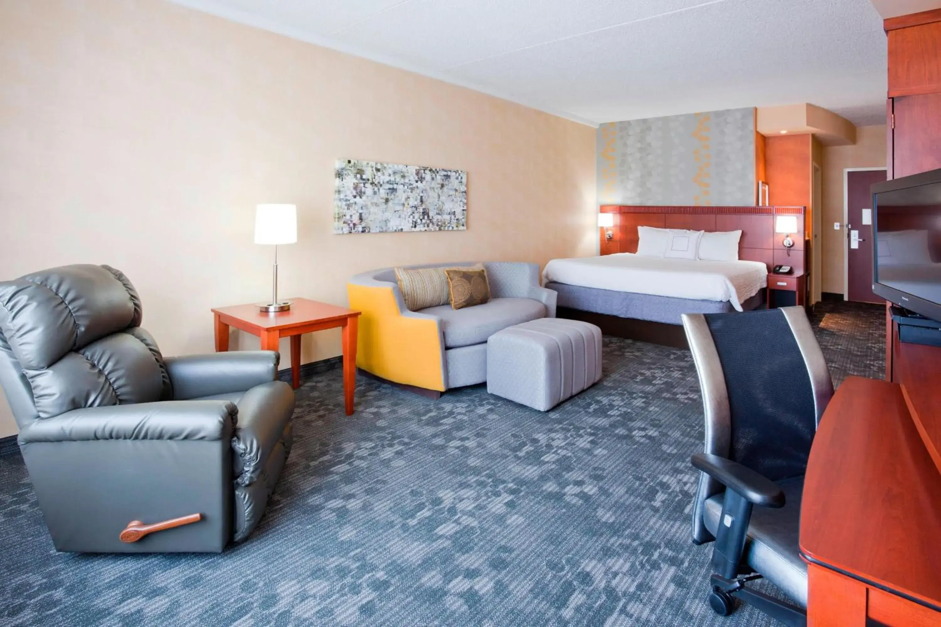 King Room with Sofa Bed in Courtyard Rochester Mayo Clinic Area/Saint Marys King Room with Sofa Bed in Courtyard Rochester Mayo Clinic Area/Saint Marys