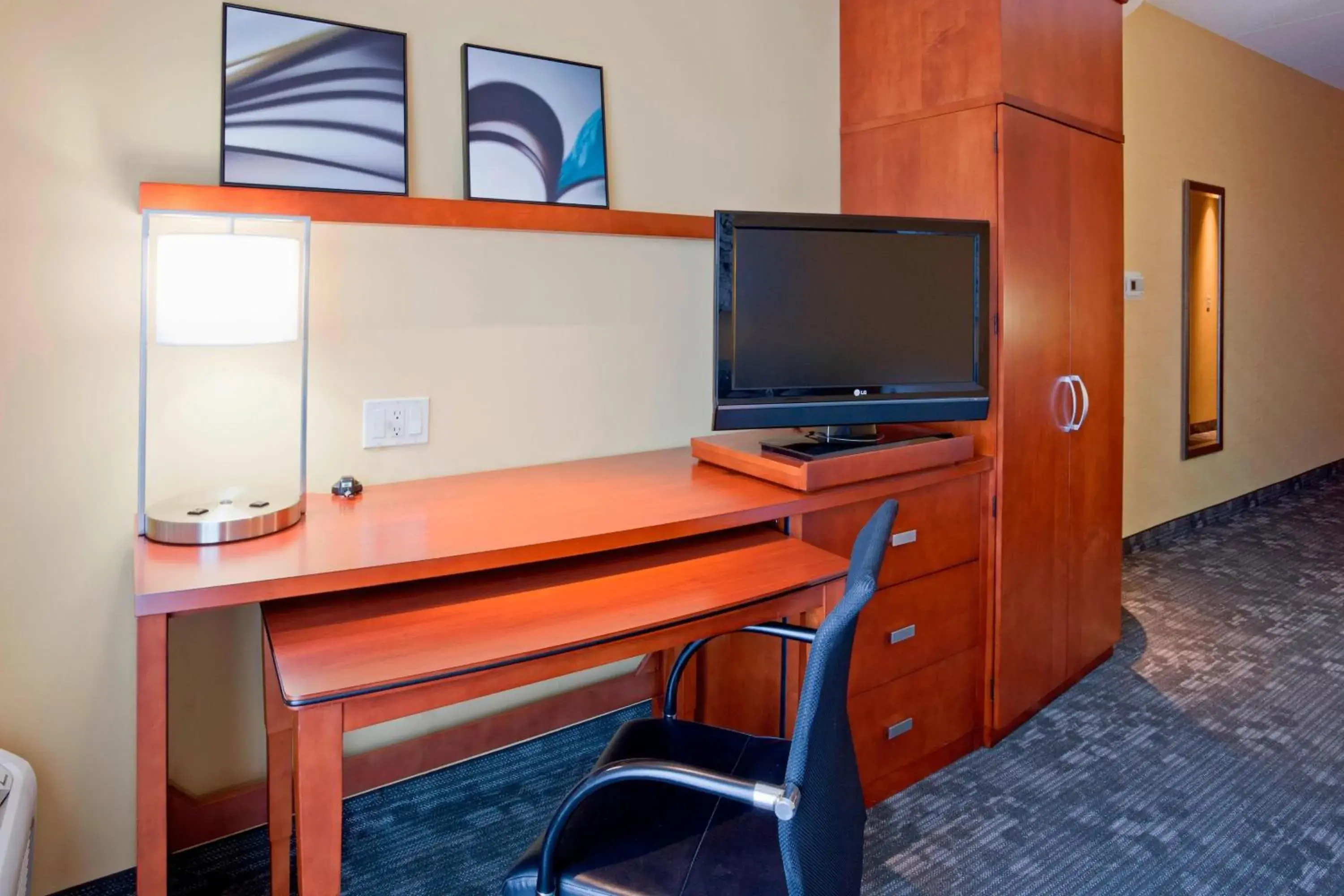 One-bedroom King Suite with Whirlpool in Courtyard Rochester Mayo Clinic Area/Saint Marys One-bedroom King Suite with Whirlpool in Courtyard Rochester Mayo Clinic Area/Saint Marys