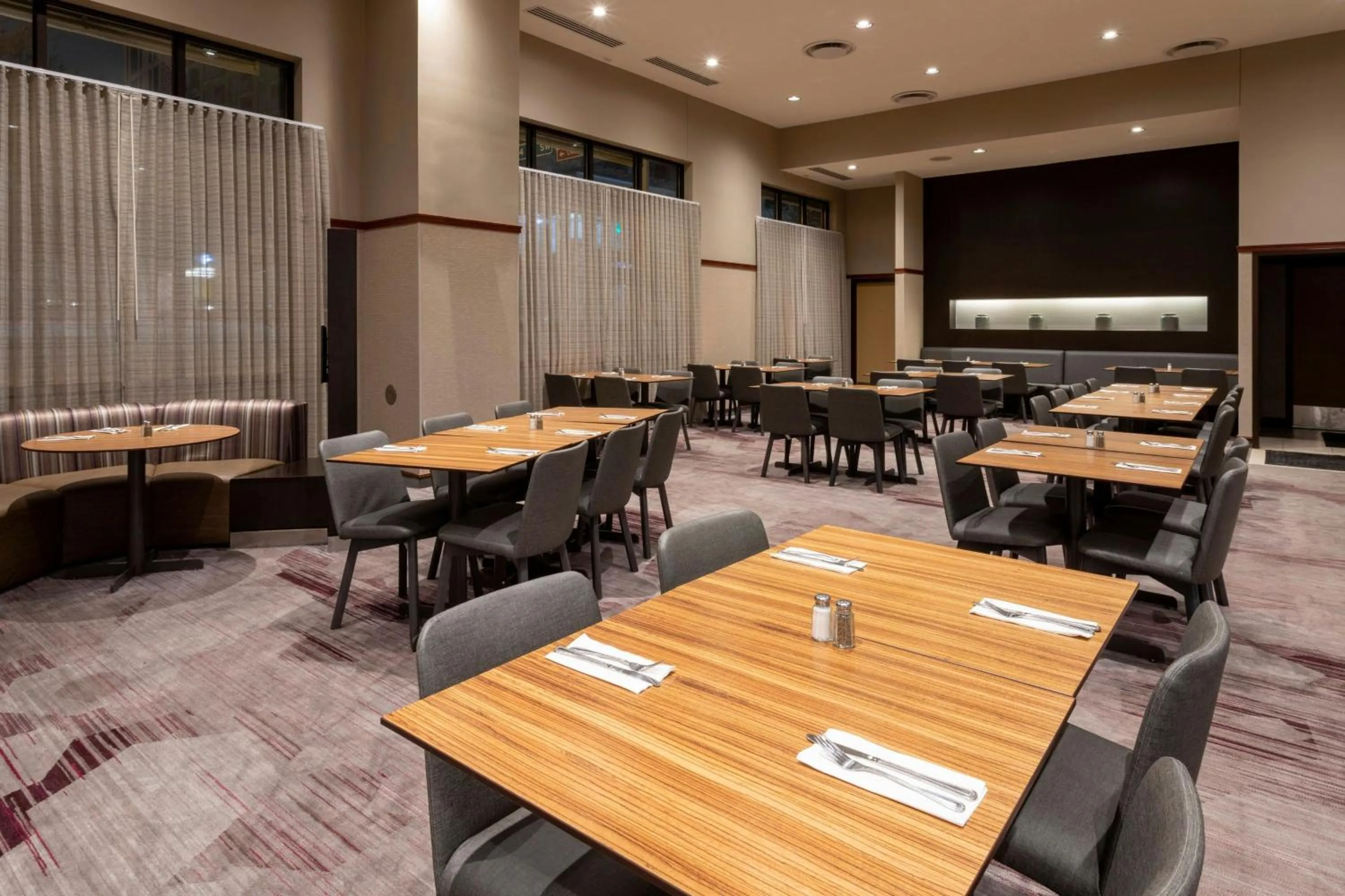 Restaurant/places to eat in Courtyard Rochester Mayo Clinic Area/Saint Marys