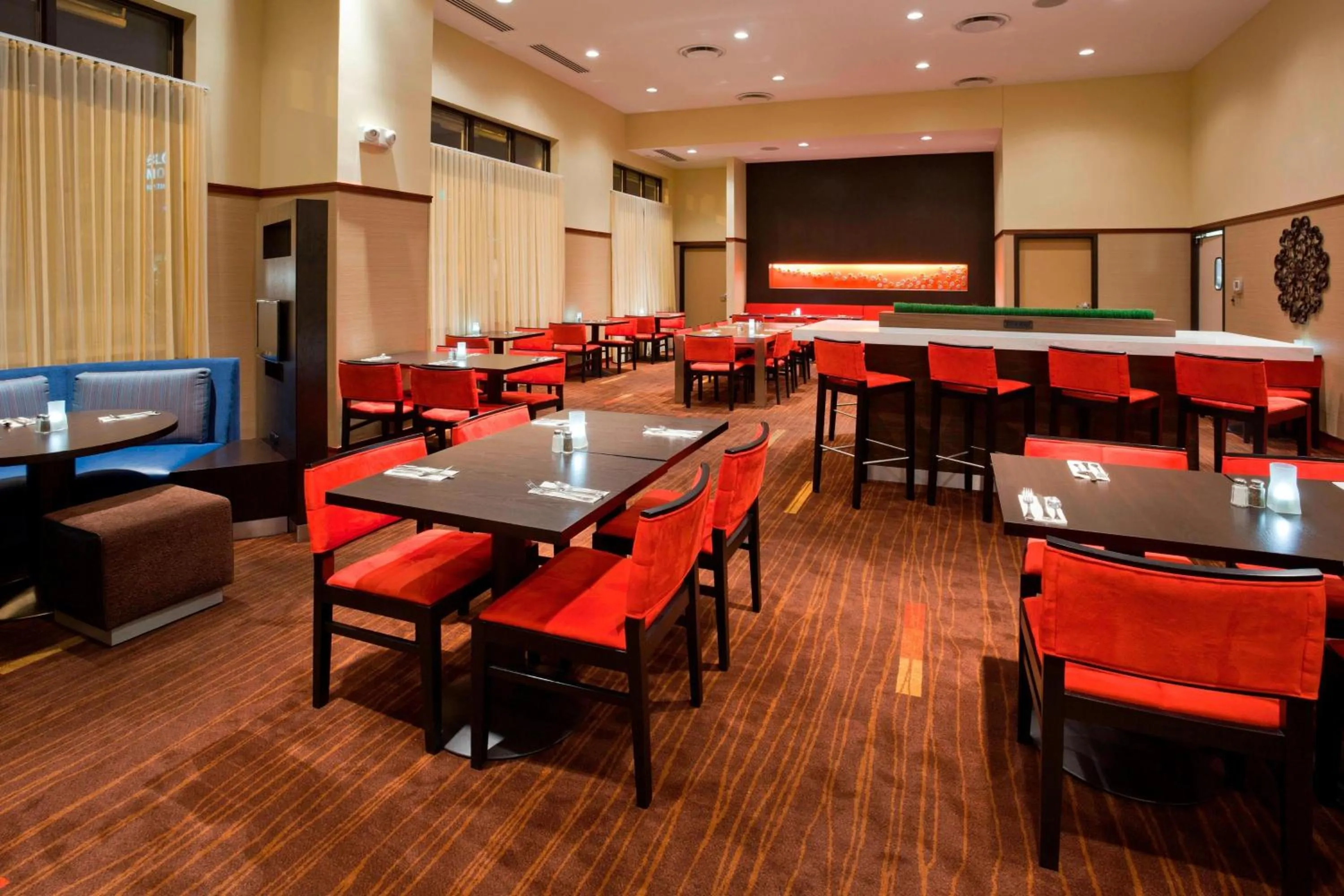 Restaurant/places to eat in Courtyard Rochester Mayo Clinic Area/Saint Marys