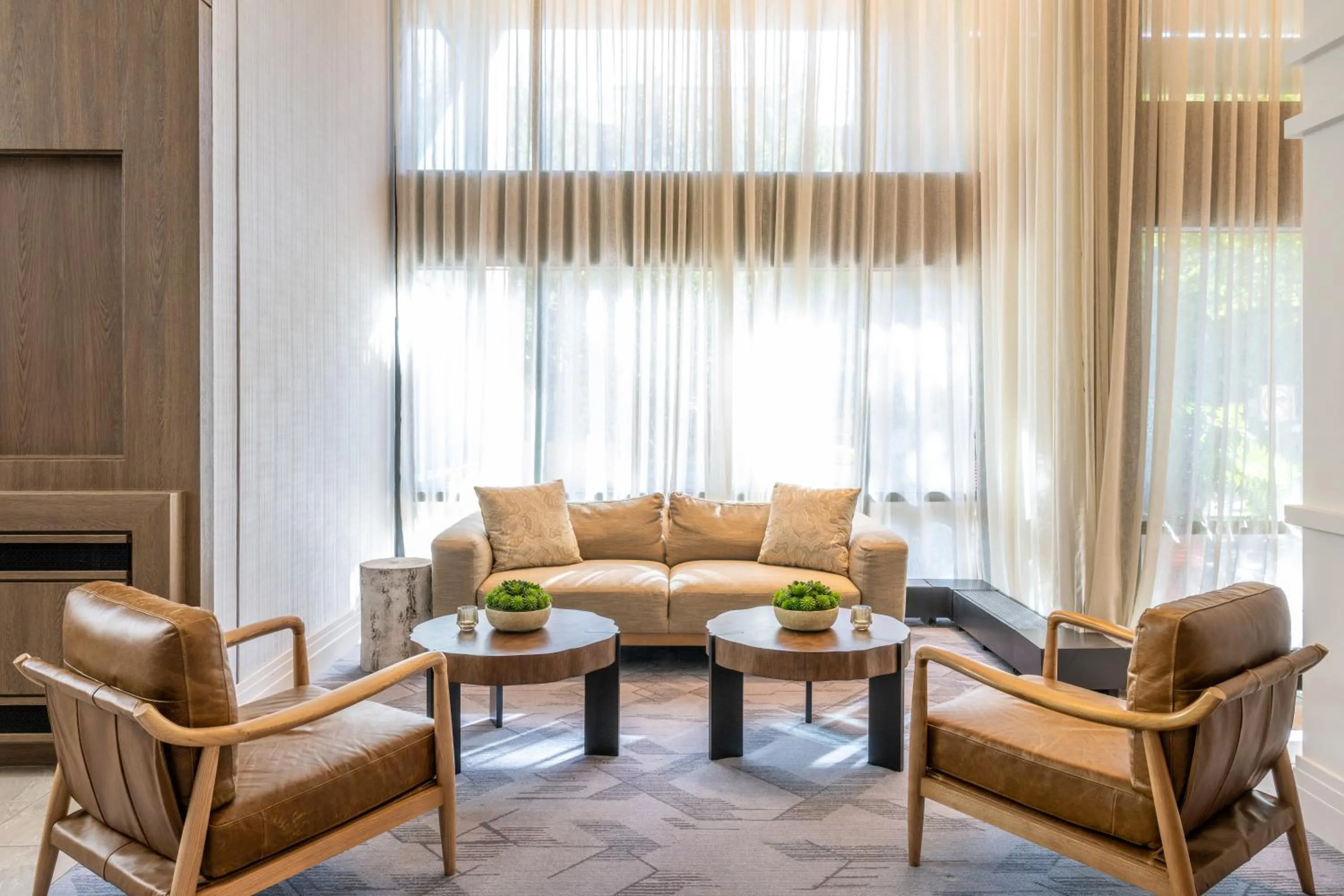 Seating area in Rochester Marriott Mayo Clinic Area