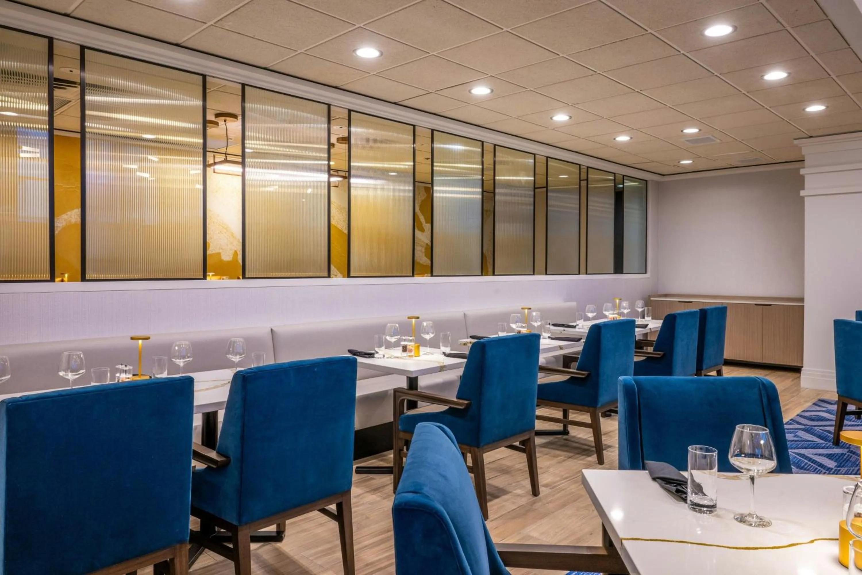 Kitchen or kitchenette in Rochester Marriott Mayo Clinic Area