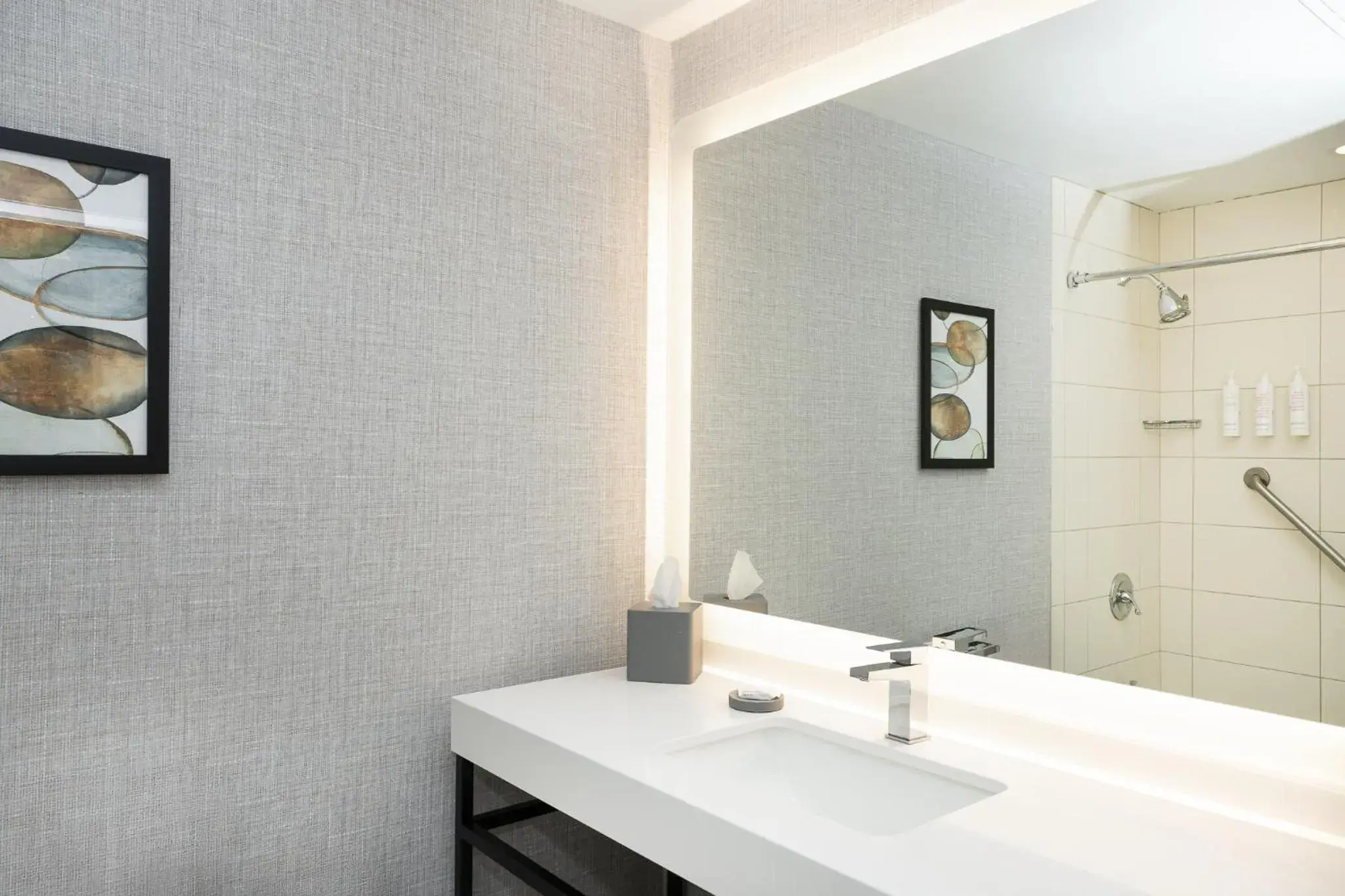 Queen Room with Two Queen Beds - Concierge Level/Top Floor in Rochester Marriott Mayo Clinic Area Queen Room with Two Queen Beds - Concierge Level/Top Floor in Rochester Marriott Mayo Clinic Area