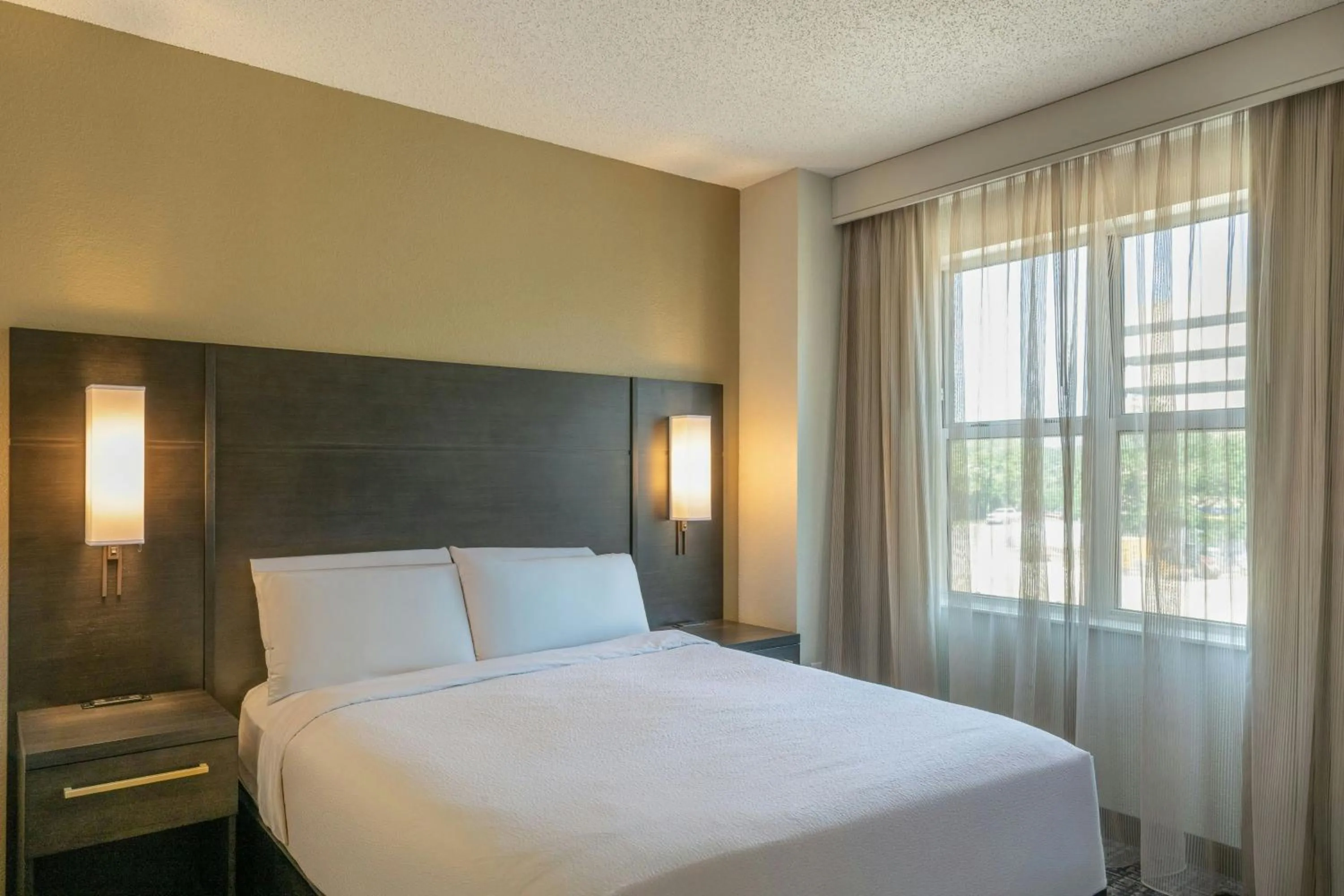 Photo of the whole room, Bed in Residence Inn Rochester Mayo Clinic Area