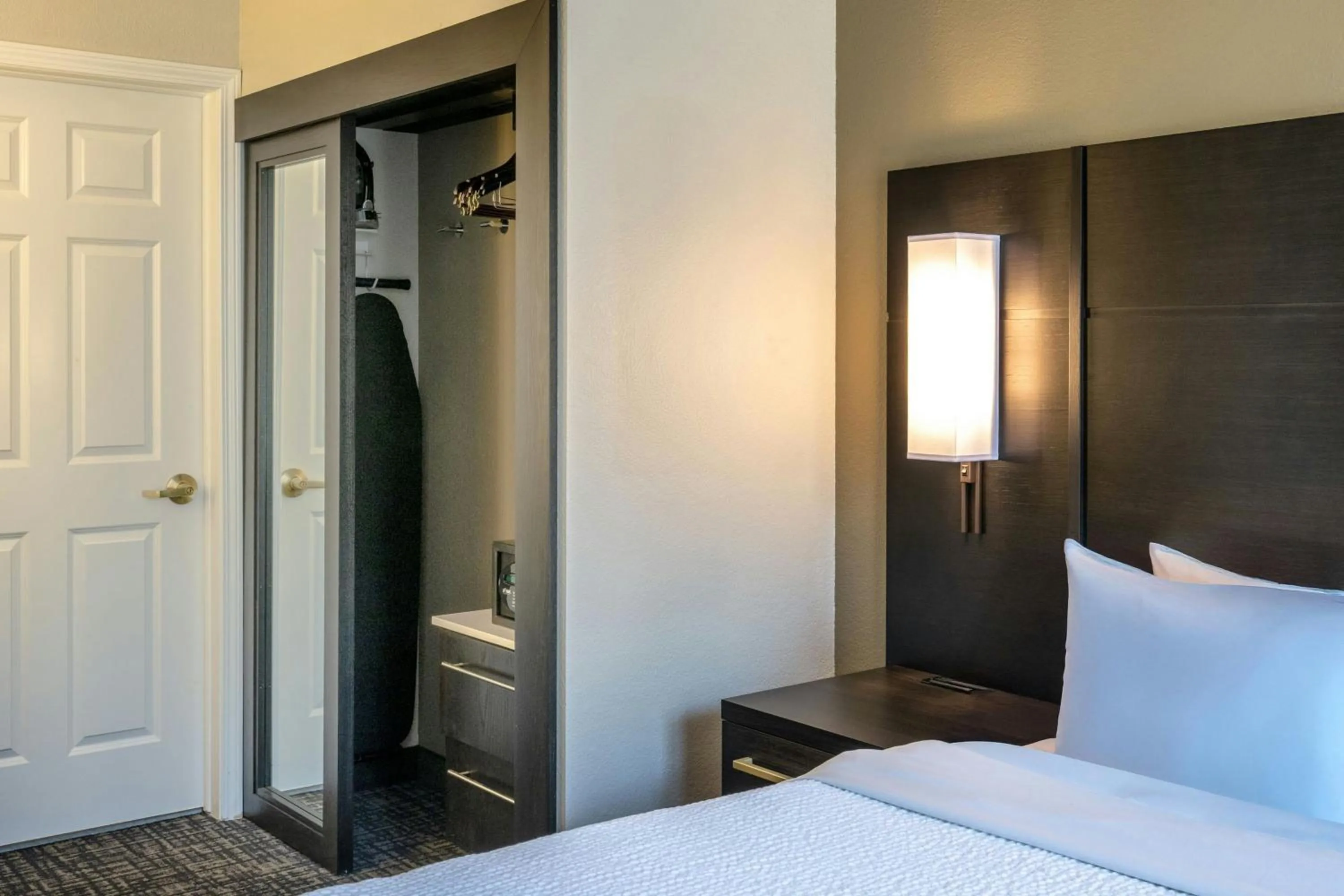 Photo of the whole room, Bed in Residence Inn Rochester Mayo Clinic Area