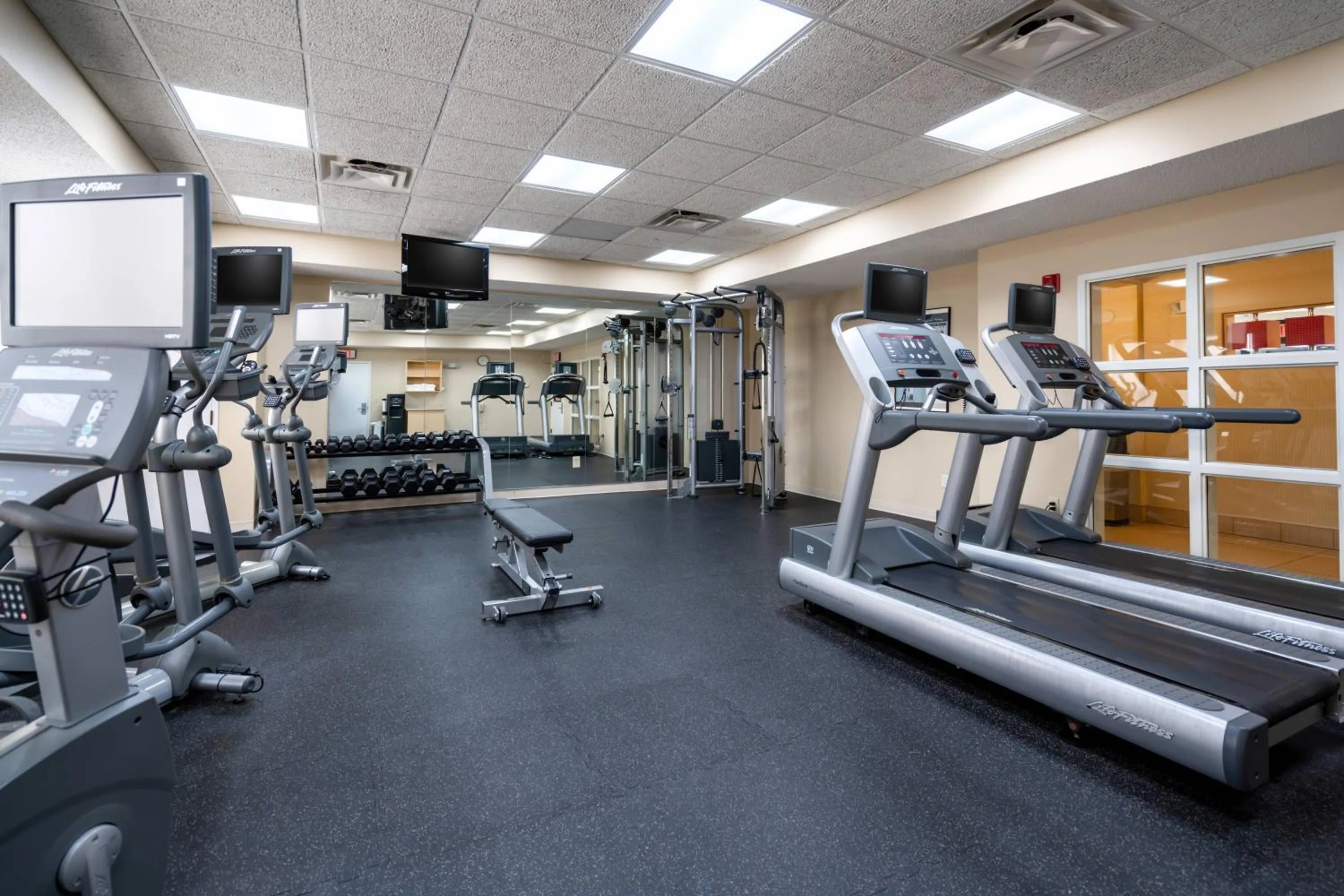Fitness centre/facilities in TownePlace Suites Rochester