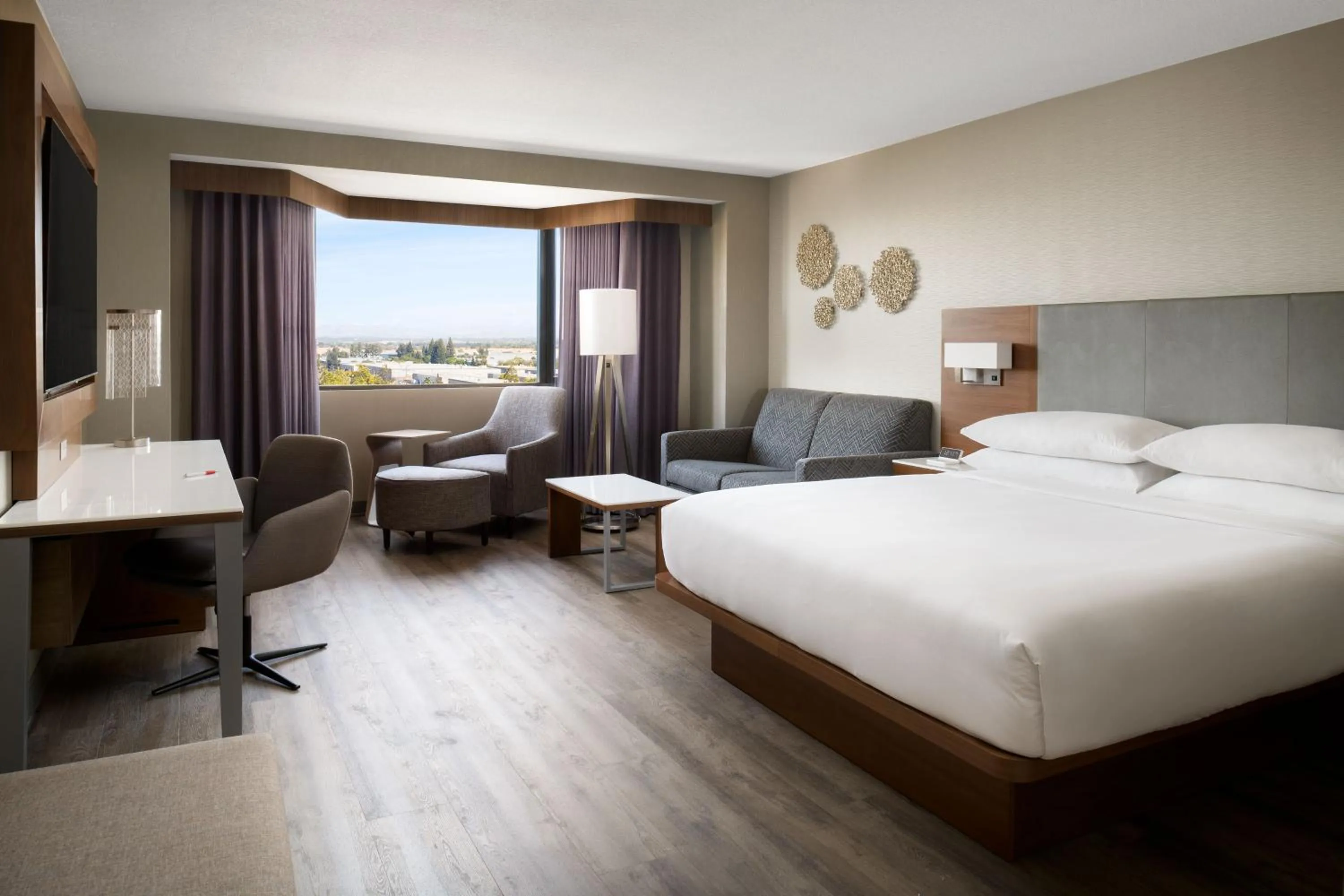 View (from property/room), Bed in Sacramento Marriott Rancho Cordova