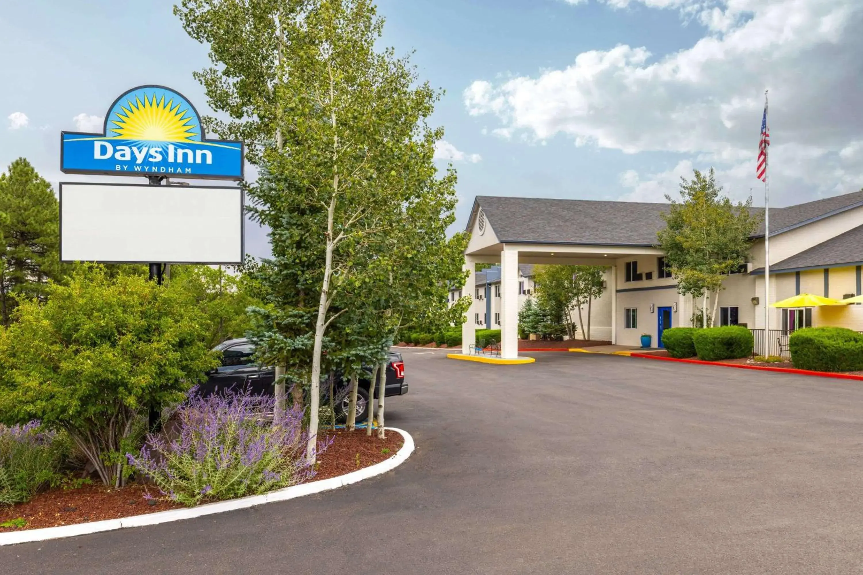 Property building in Days Inn by Wyndham Williams Property building in Days Inn by Wyndham Williams