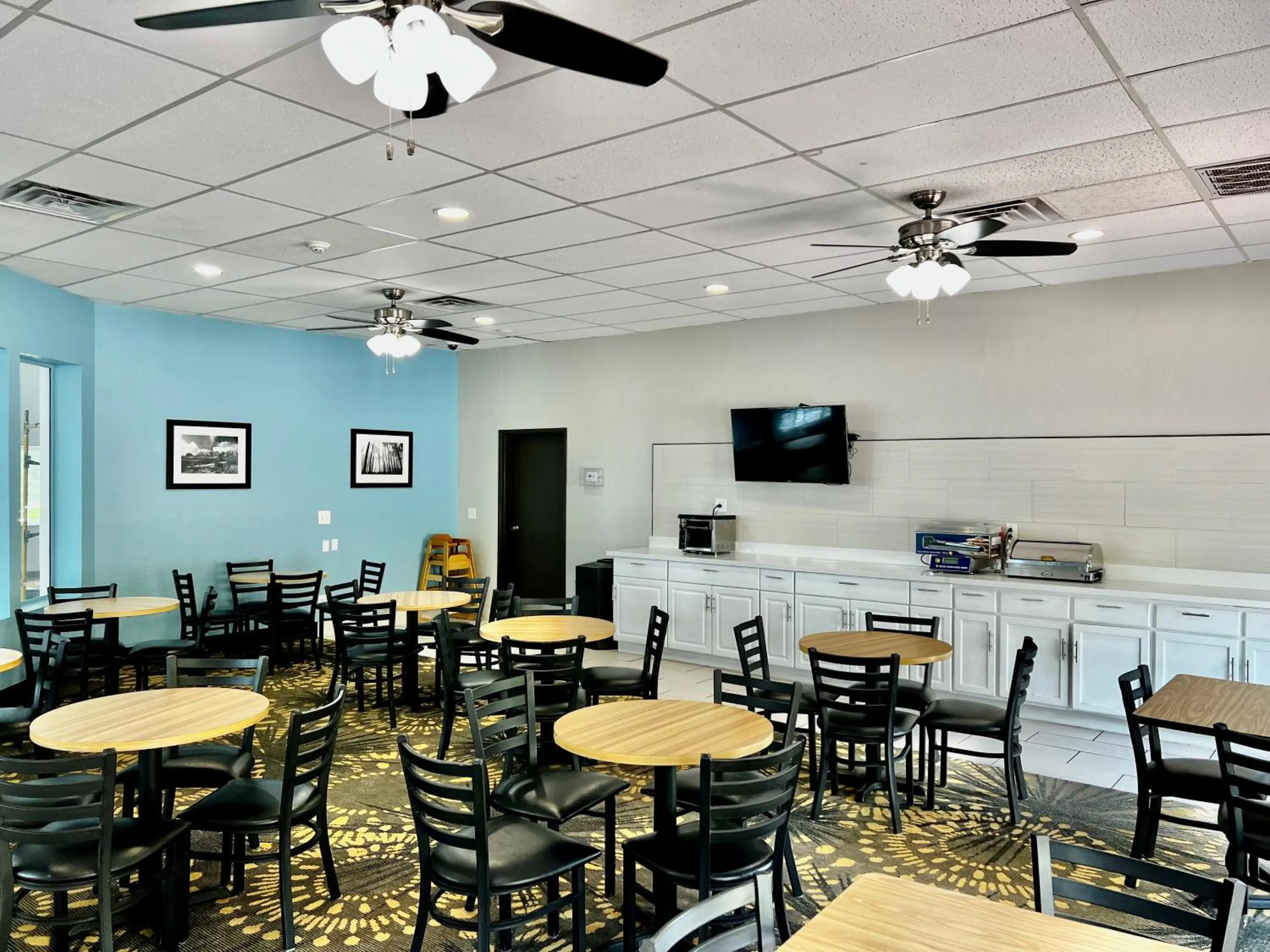 Breakfast in Days Inn by Wyndham Williams