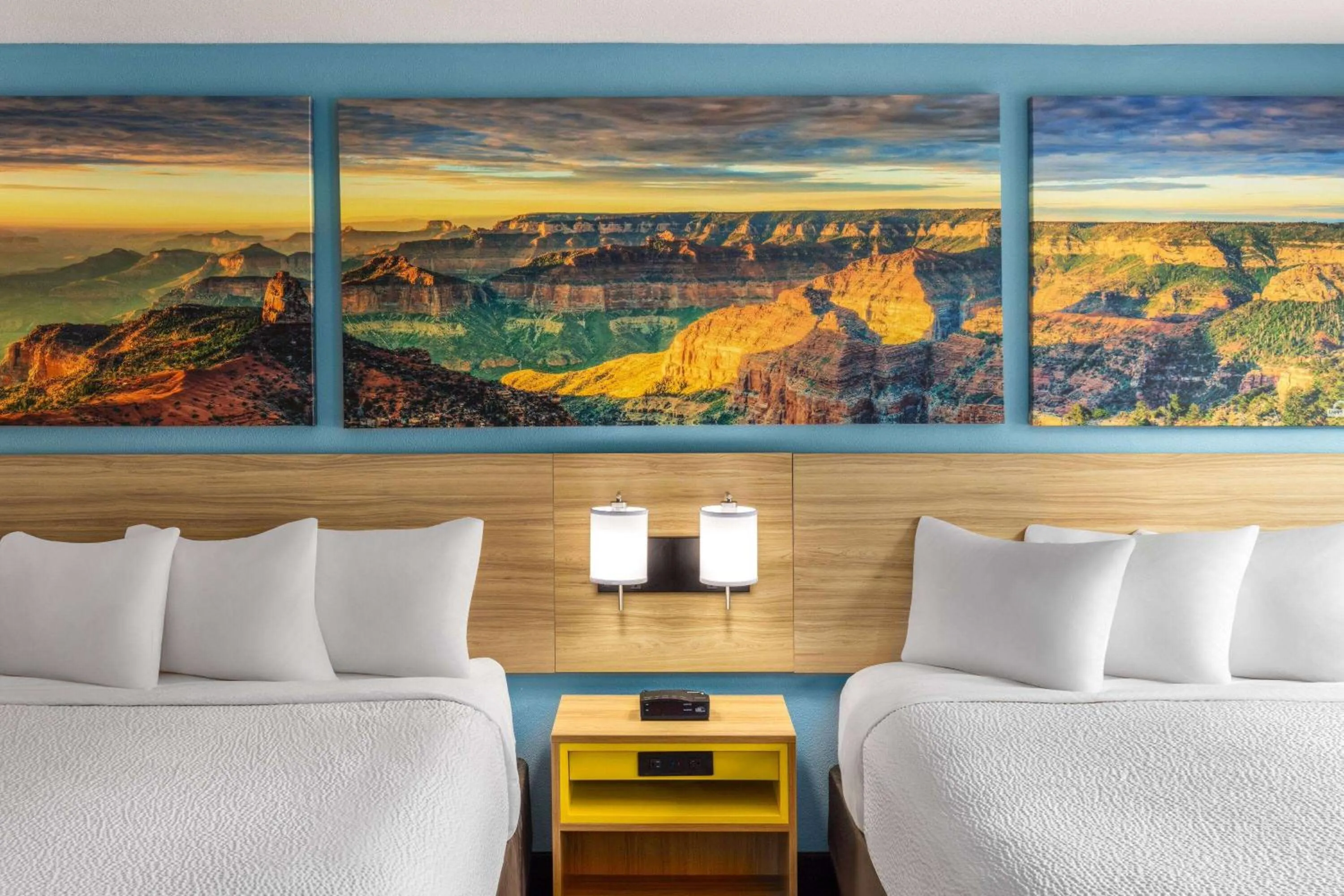 Photo of the whole room, Bed in Days Inn by Wyndham Williams