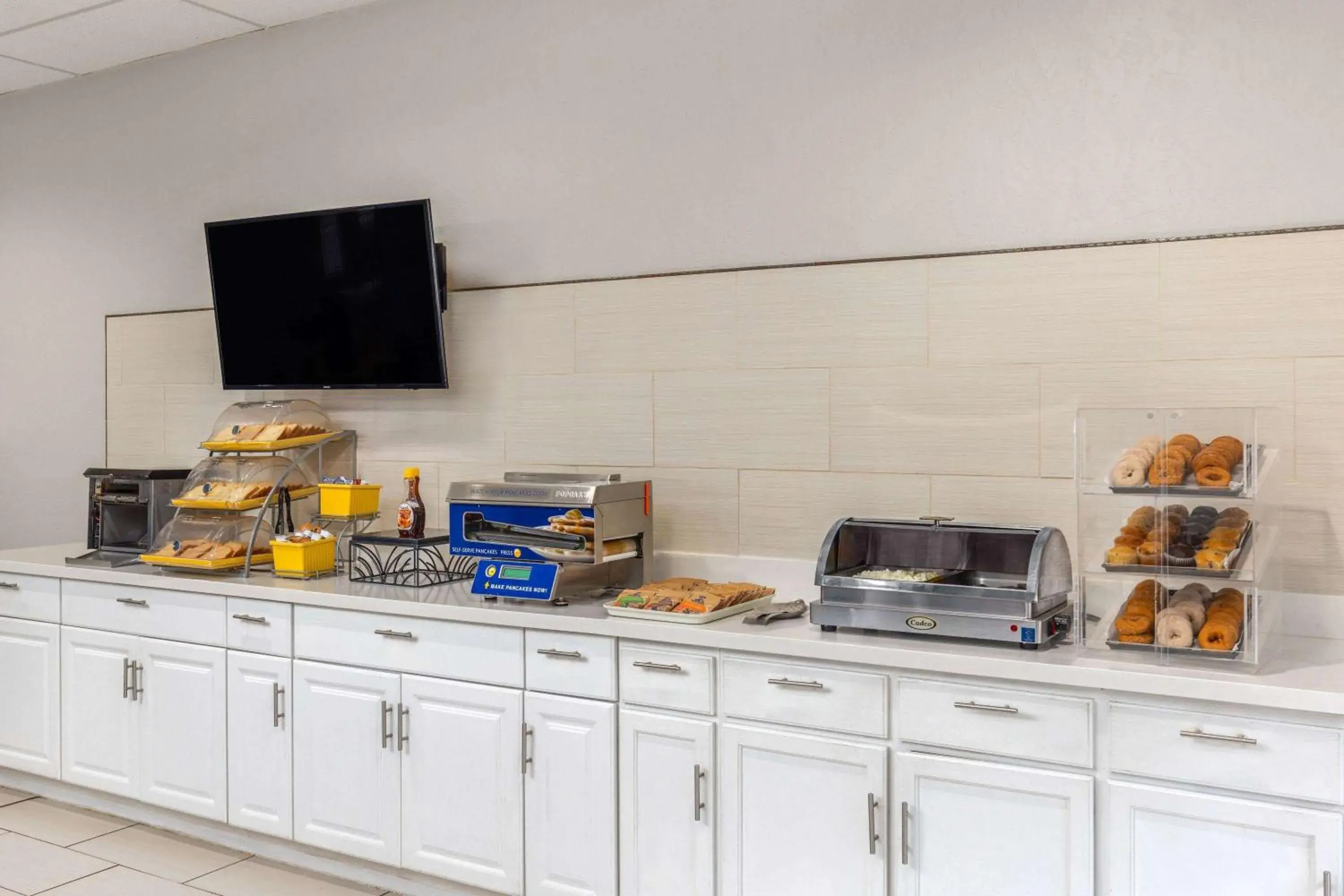 Breakfast in Days Inn by Wyndham Williams Breakfast in Days Inn by Wyndham Williams