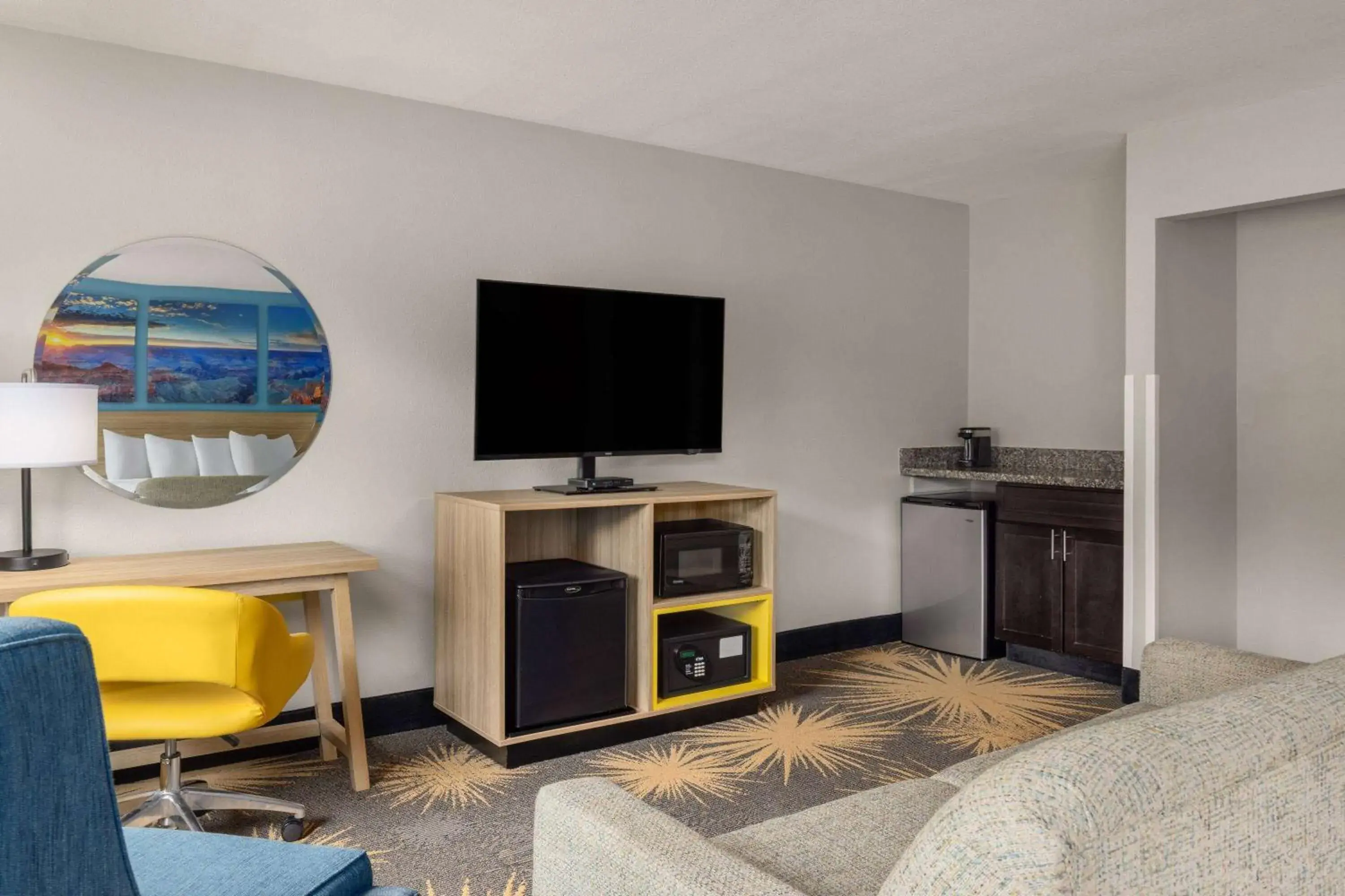 Photo of the whole room in Days Inn by Wyndham Williams Photo of the whole room in Days Inn by Wyndham Williams