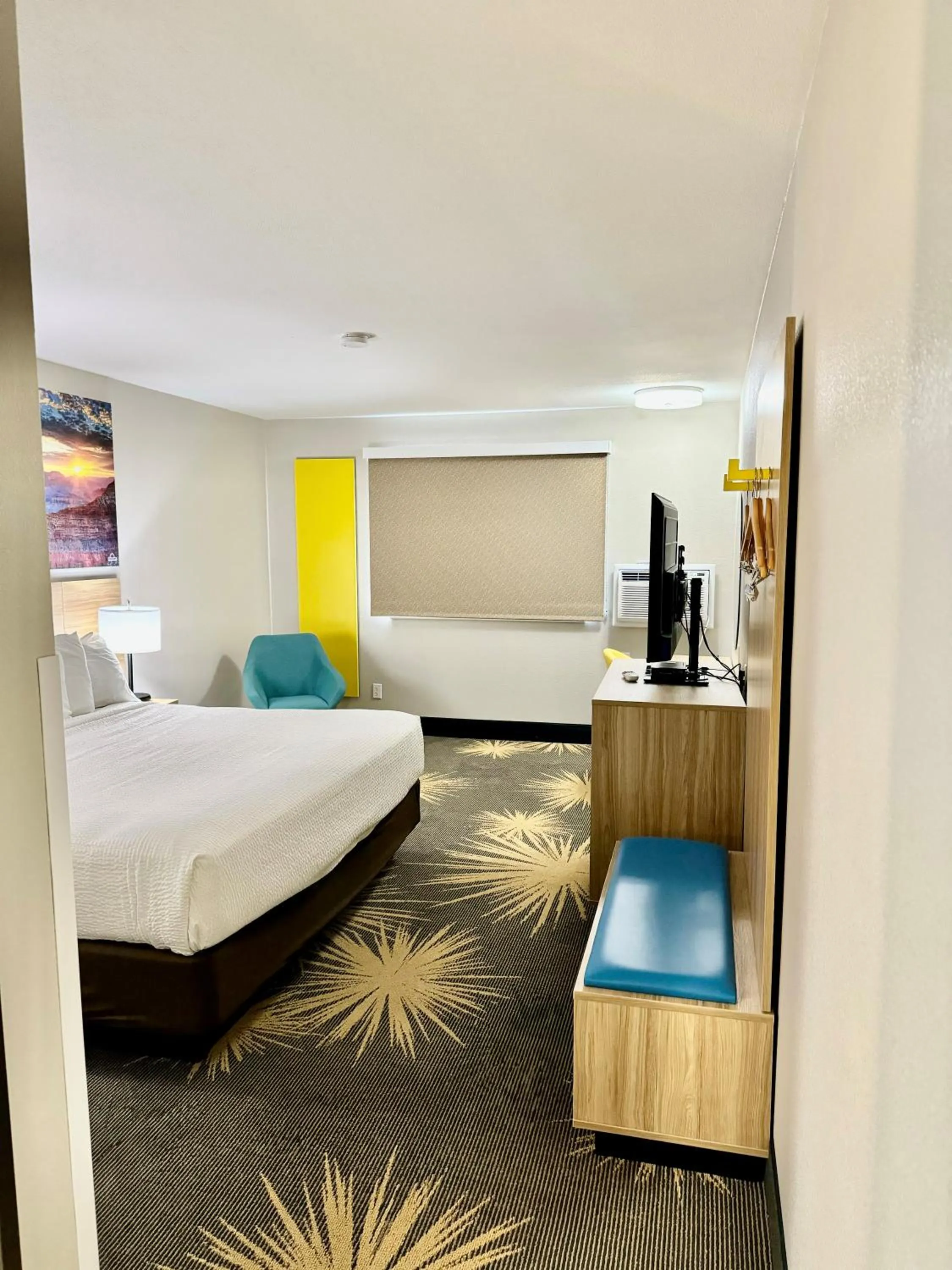 Bedroom, Bed in Days Inn by Wyndham Williams