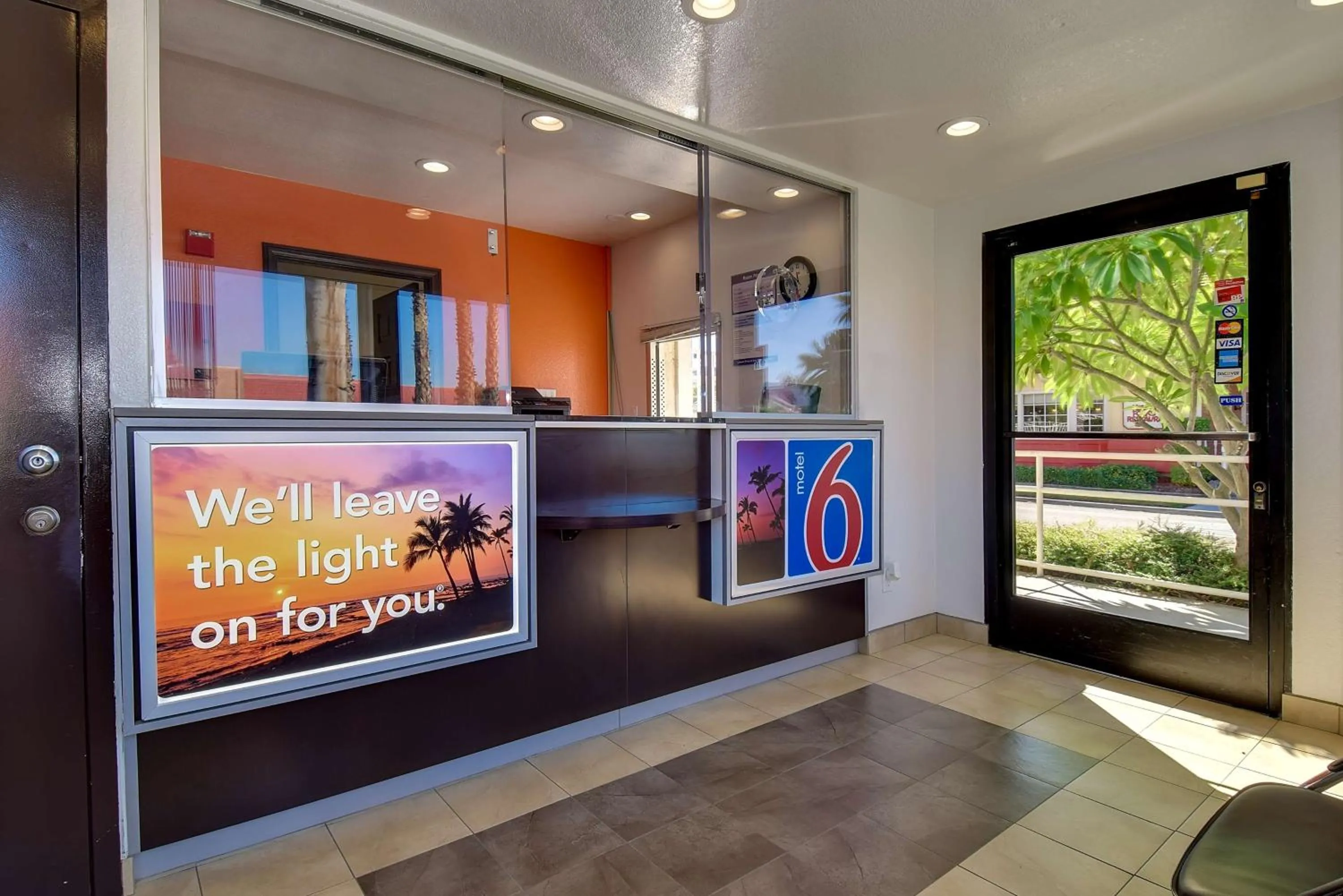 Facade/entrance in Motel 6-Riverside, CA - South