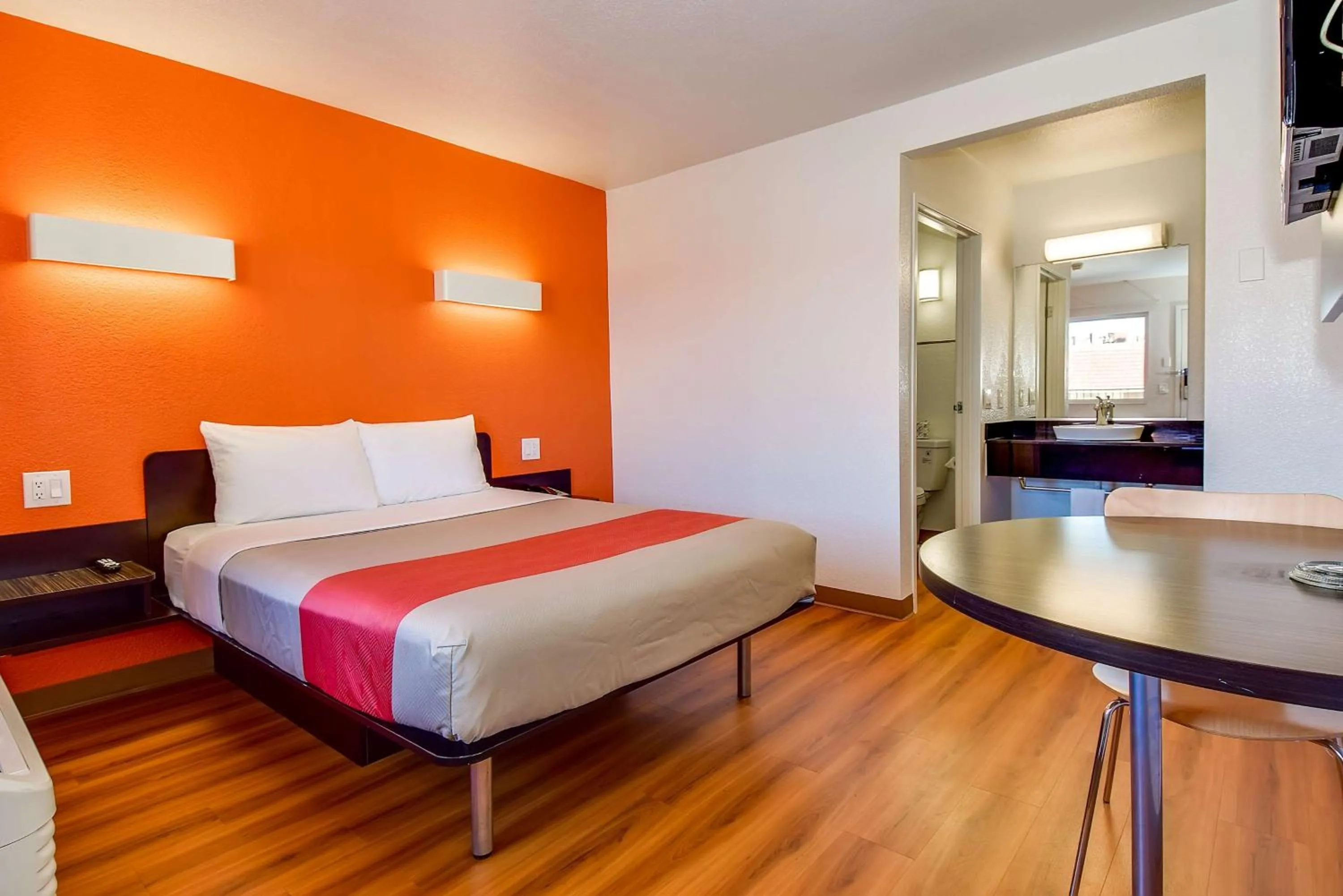 Toilet, Bed in Motel 6-Riverside, CA - South