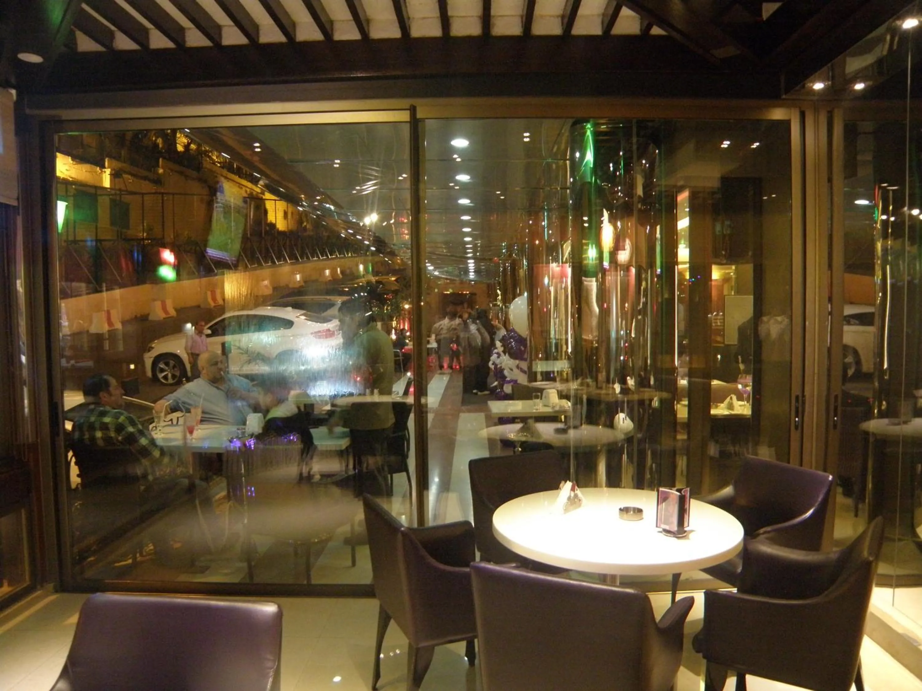 Restaurant/places to eat in Duroy Hotel