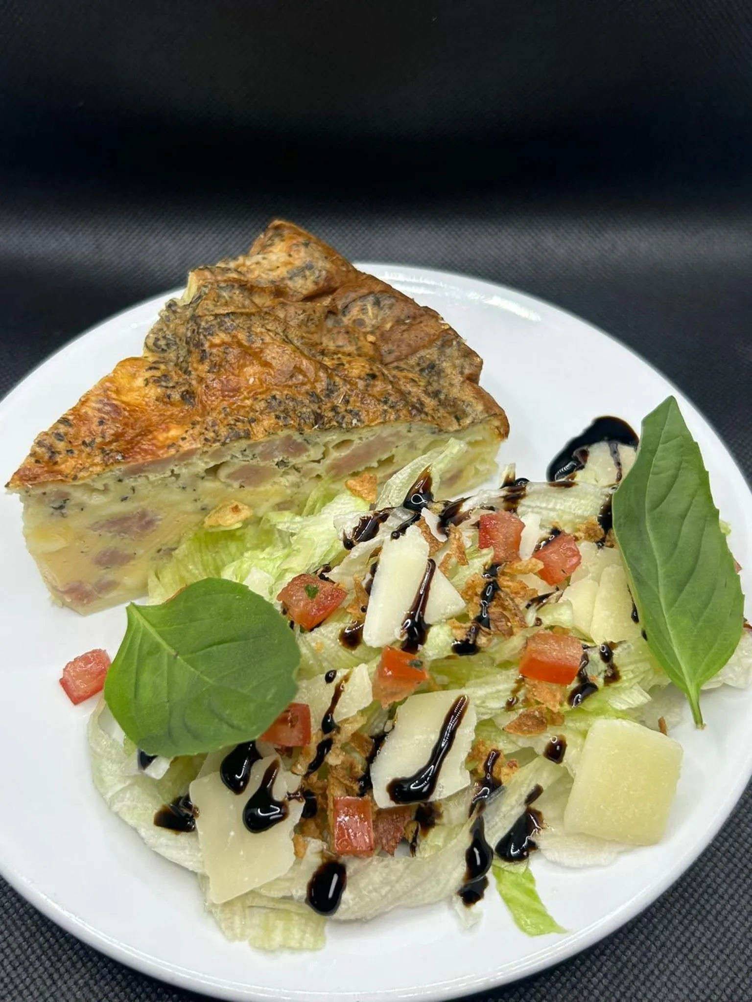 Food and drinks in Standing Hotel Suites by Actisource