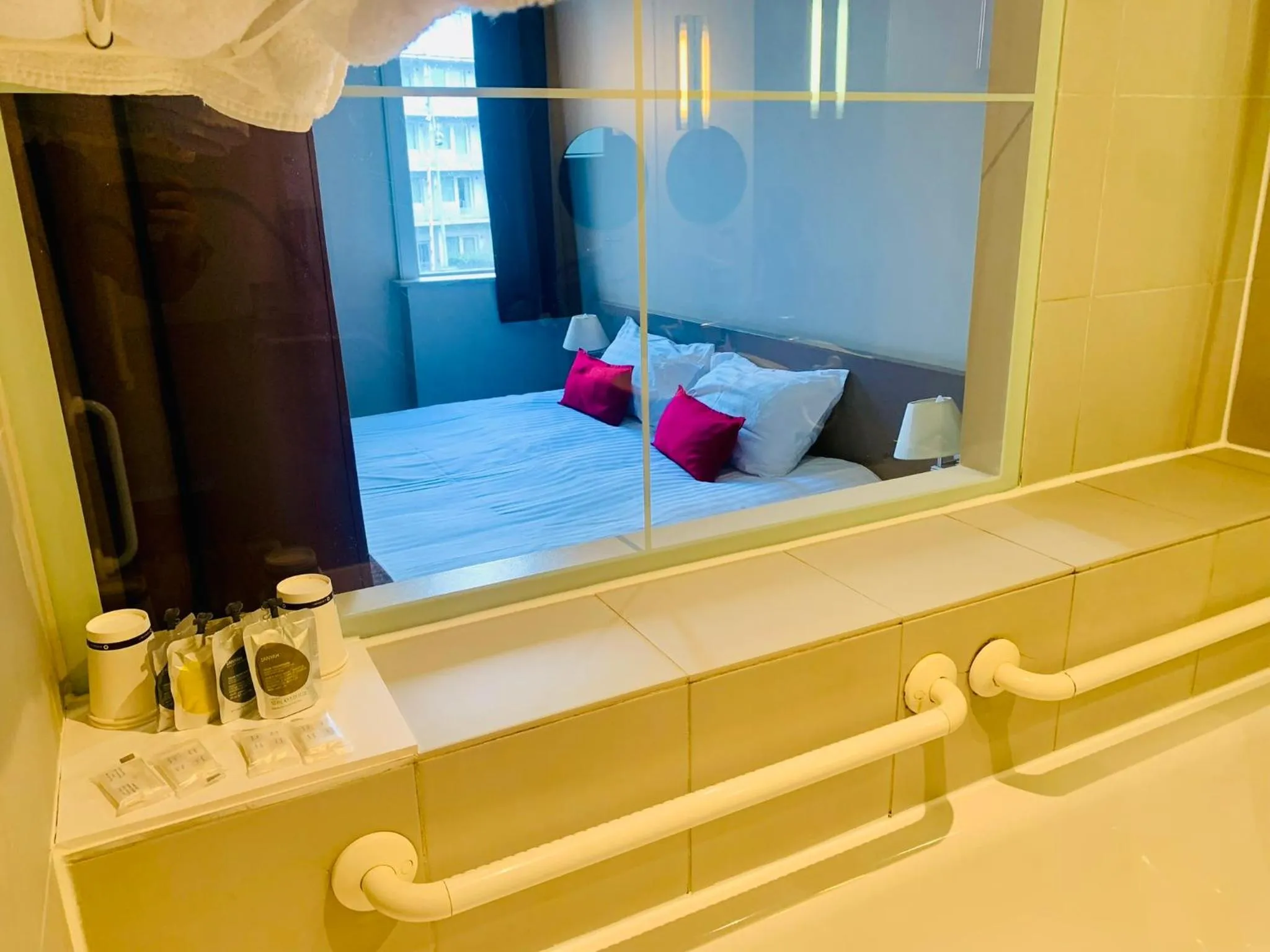 Photo of the whole room, Bed in Standing Hotel Suites by Actisource