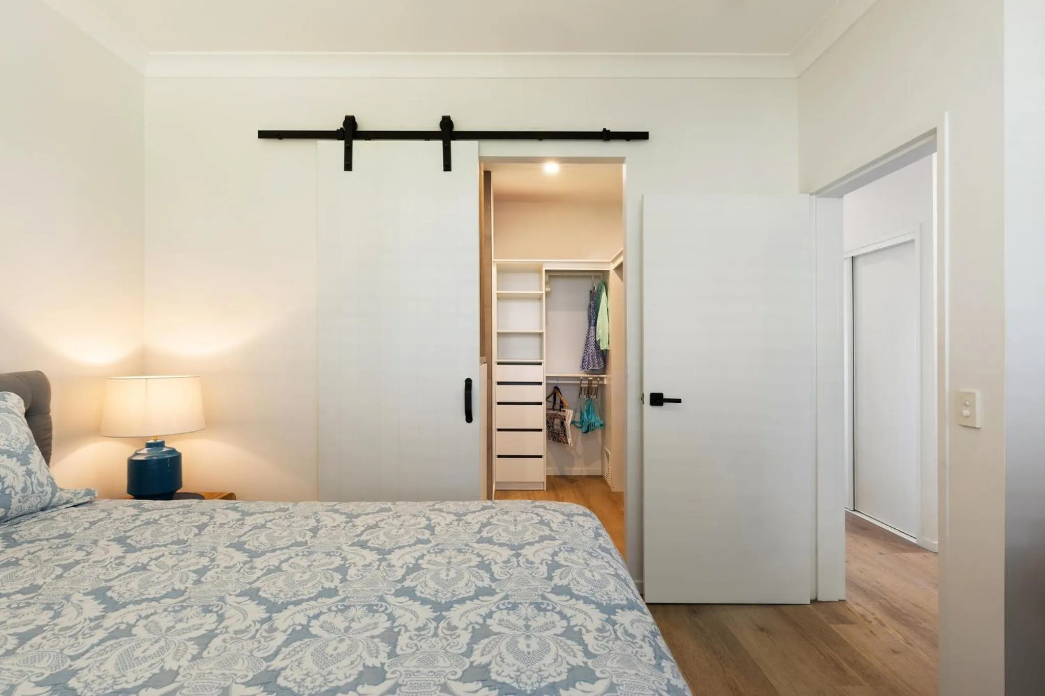 wardrobe, Bed in Little Cove Currumbin