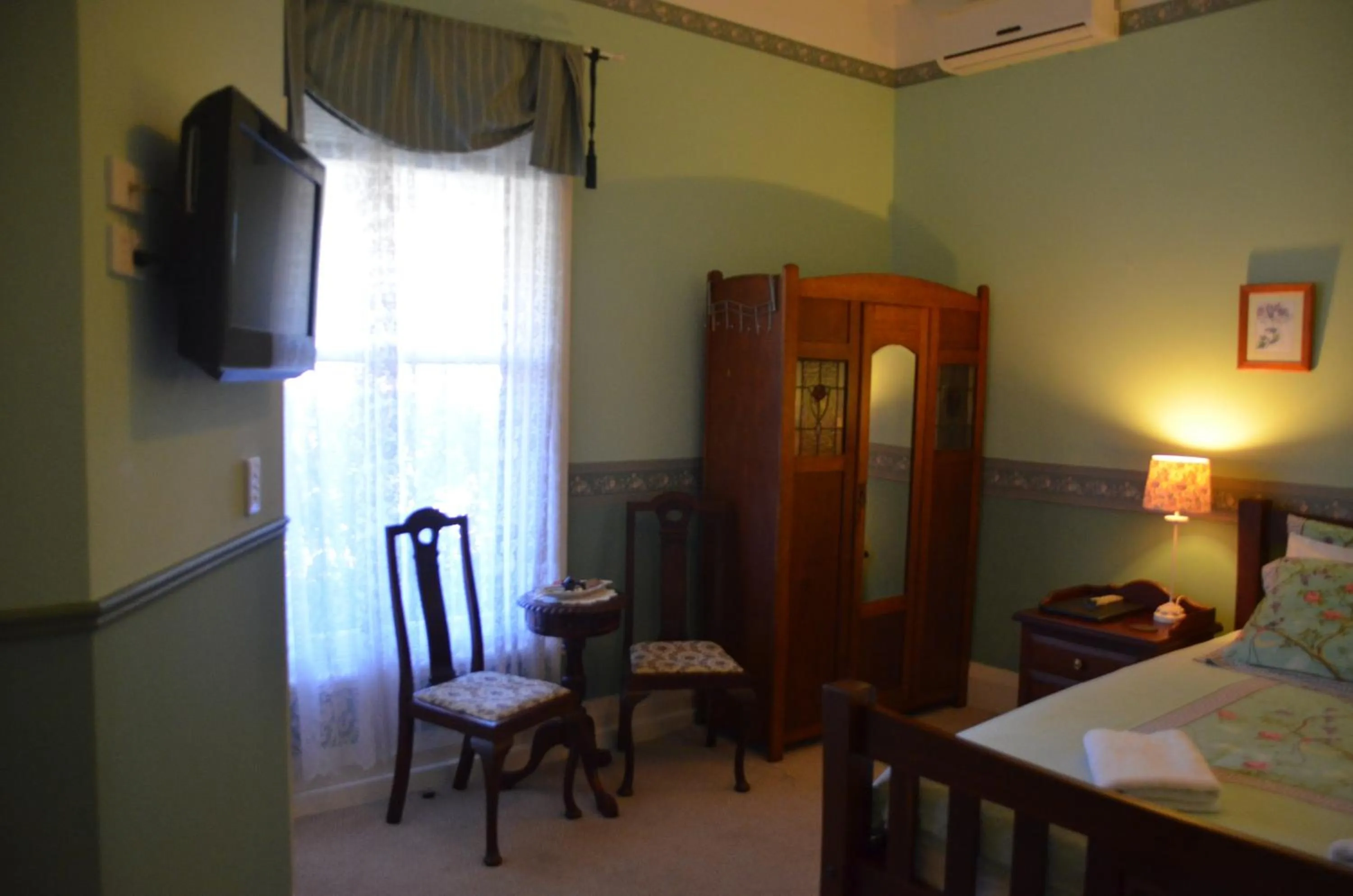 Photo of the whole room in Weelaway On Gregory