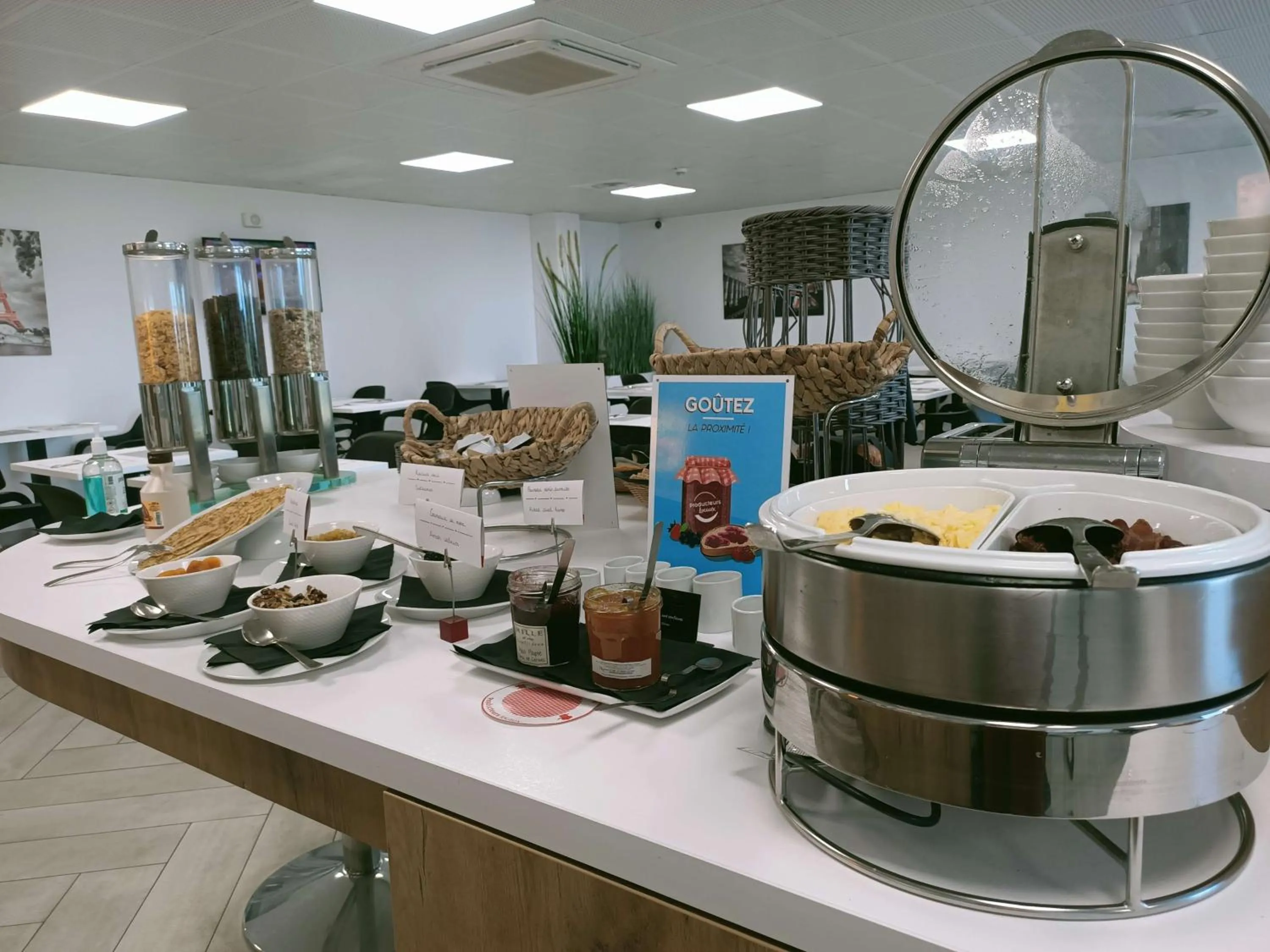 Breakfast in Brit Hotel Confort Loches