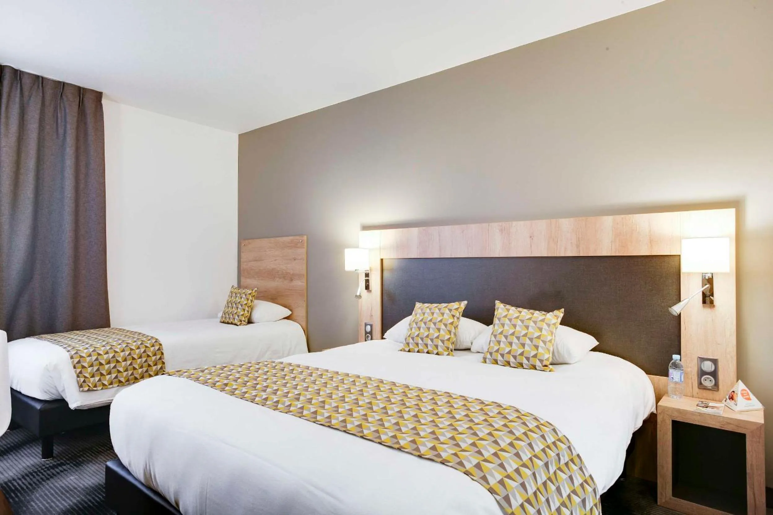 Bedroom, Bed in Brit Hotel Confort Loches