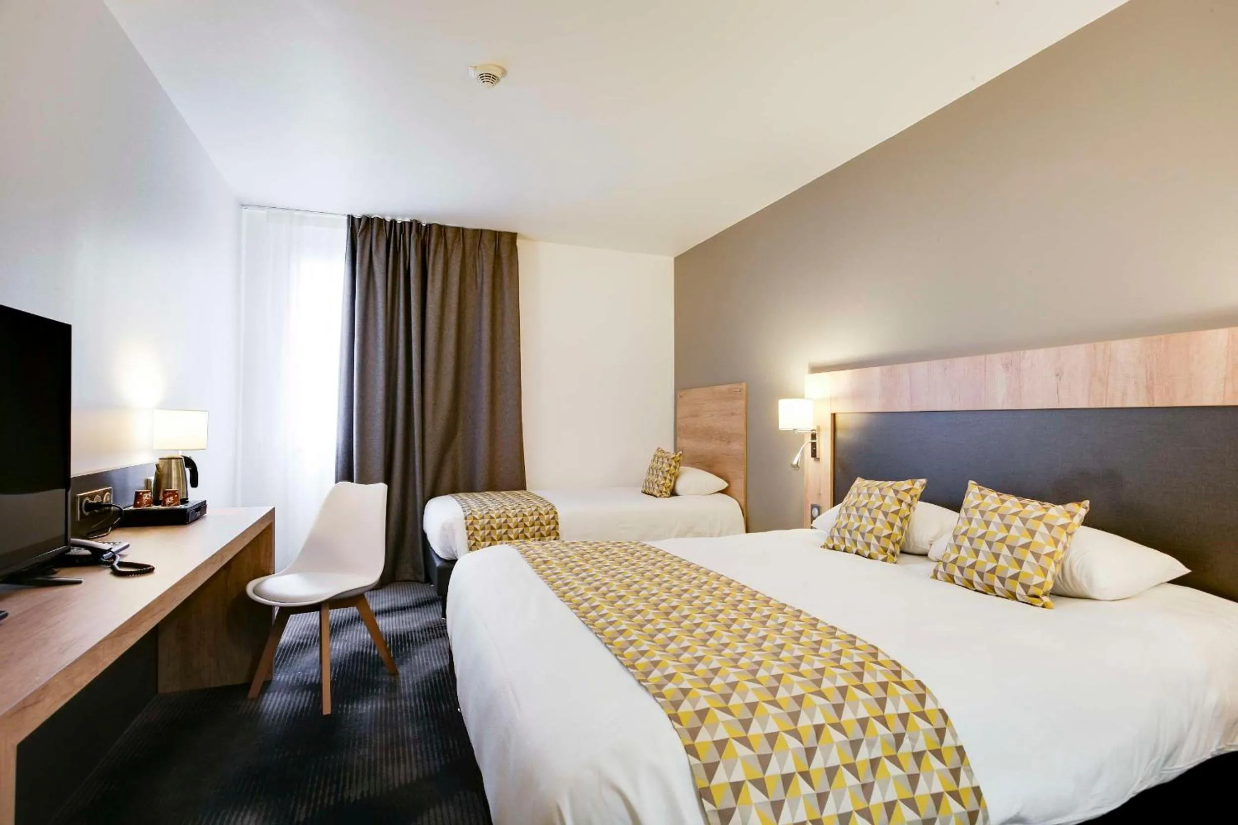 Bedroom, Bed in Brit Hotel Confort Loches