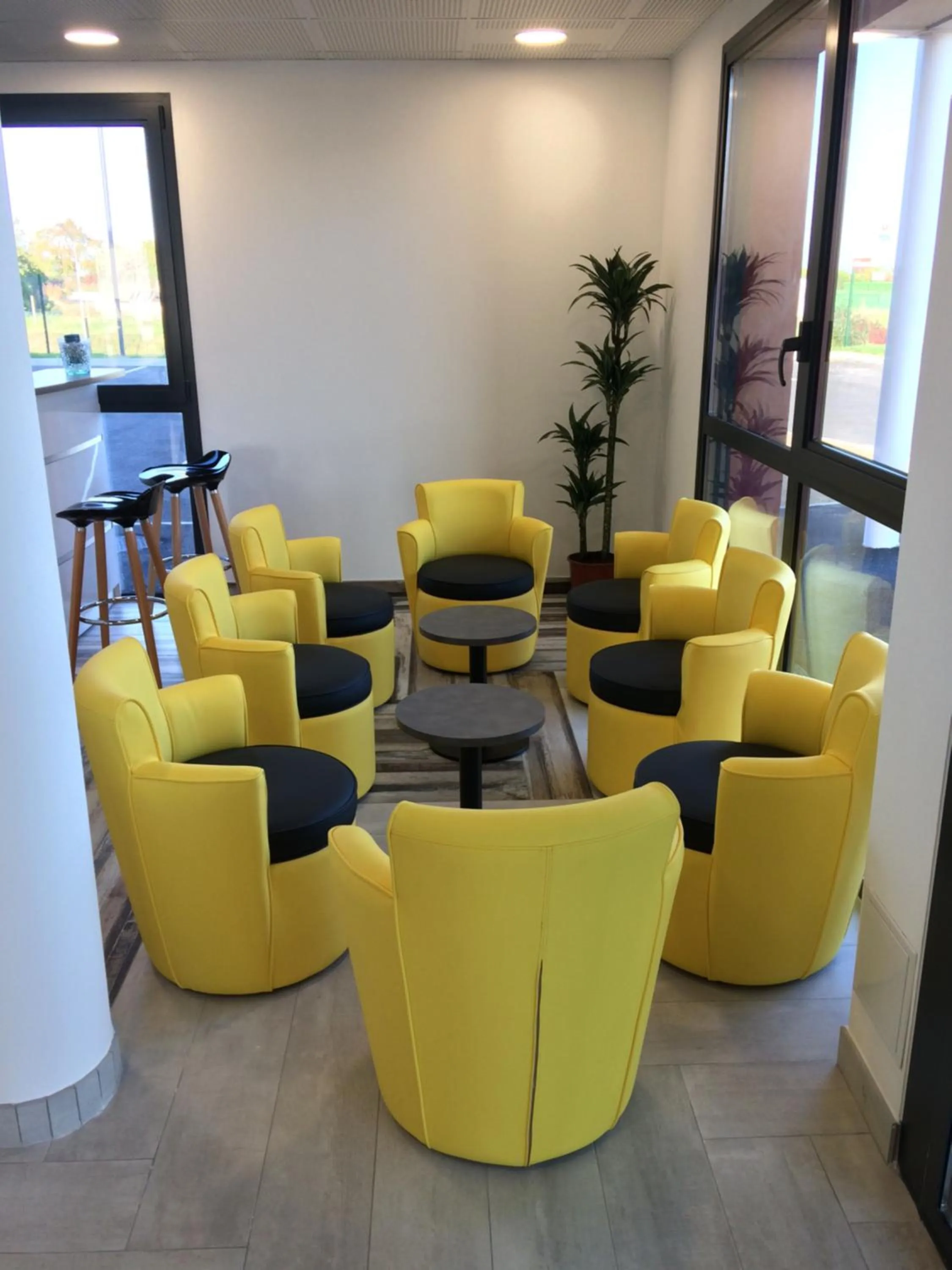 Lounge or bar in Brit Hotel Confort Loches