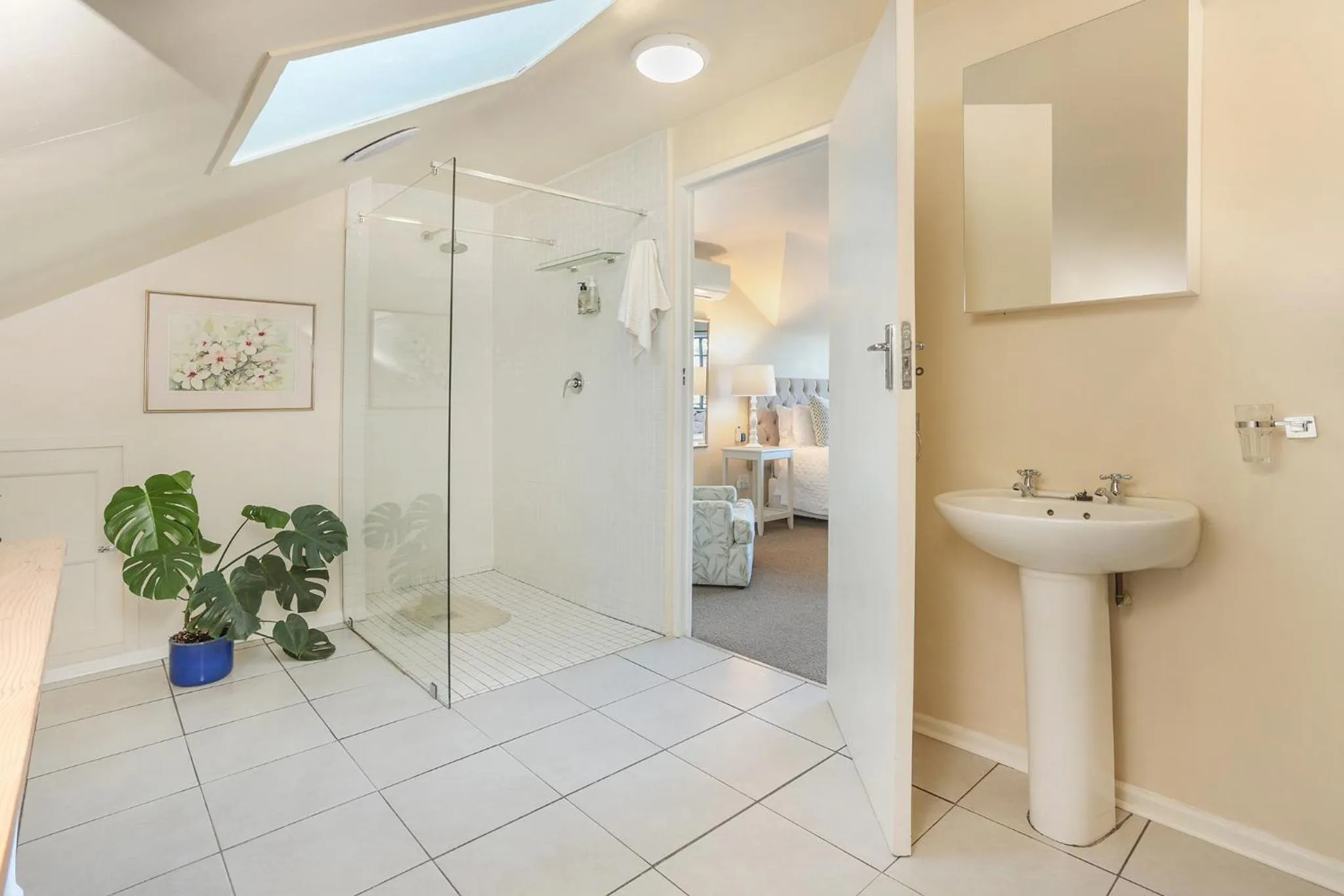 Shower in Elgin Country Lodge