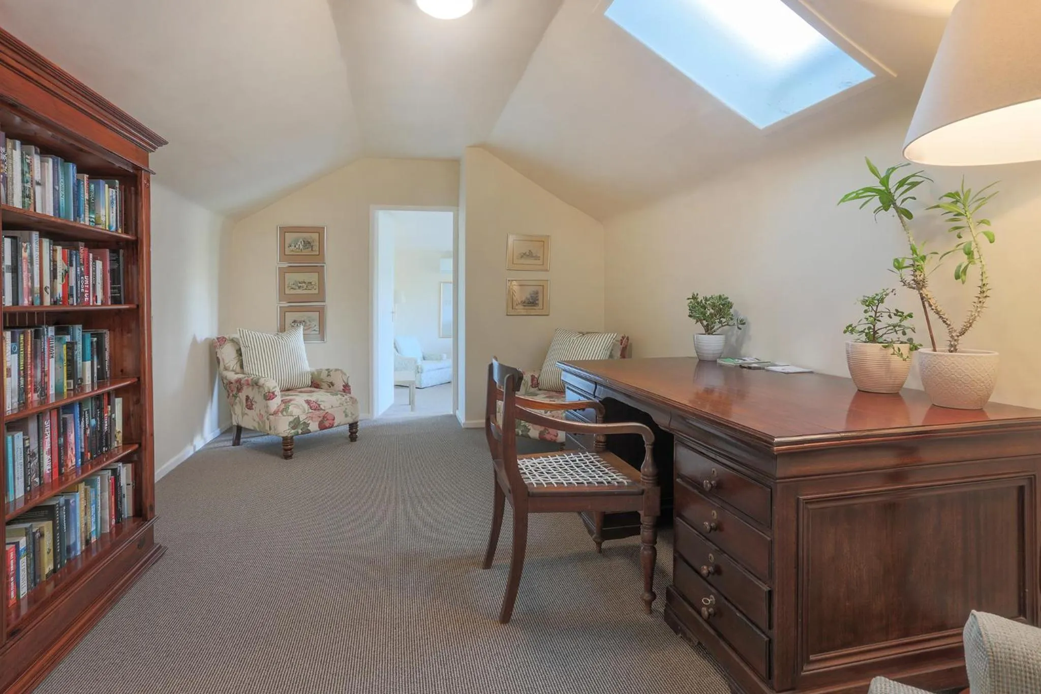 Facade/entrance in Elgin Country Lodge