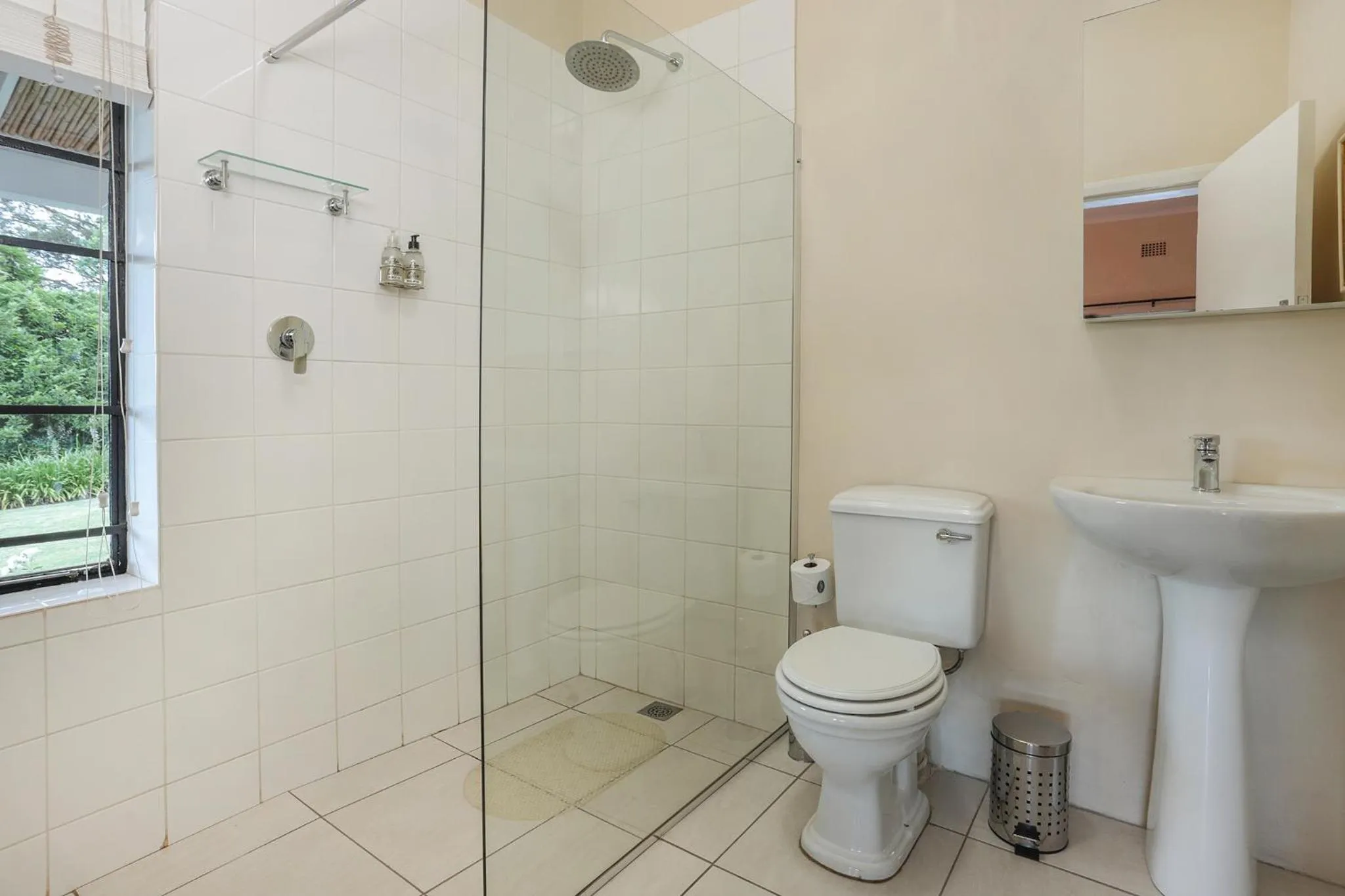 Shower in Elgin Country Lodge