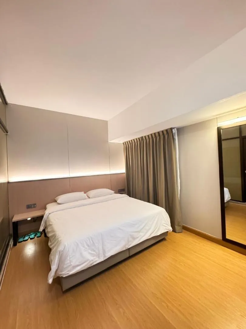 Bed in Ming Paragon Hotel