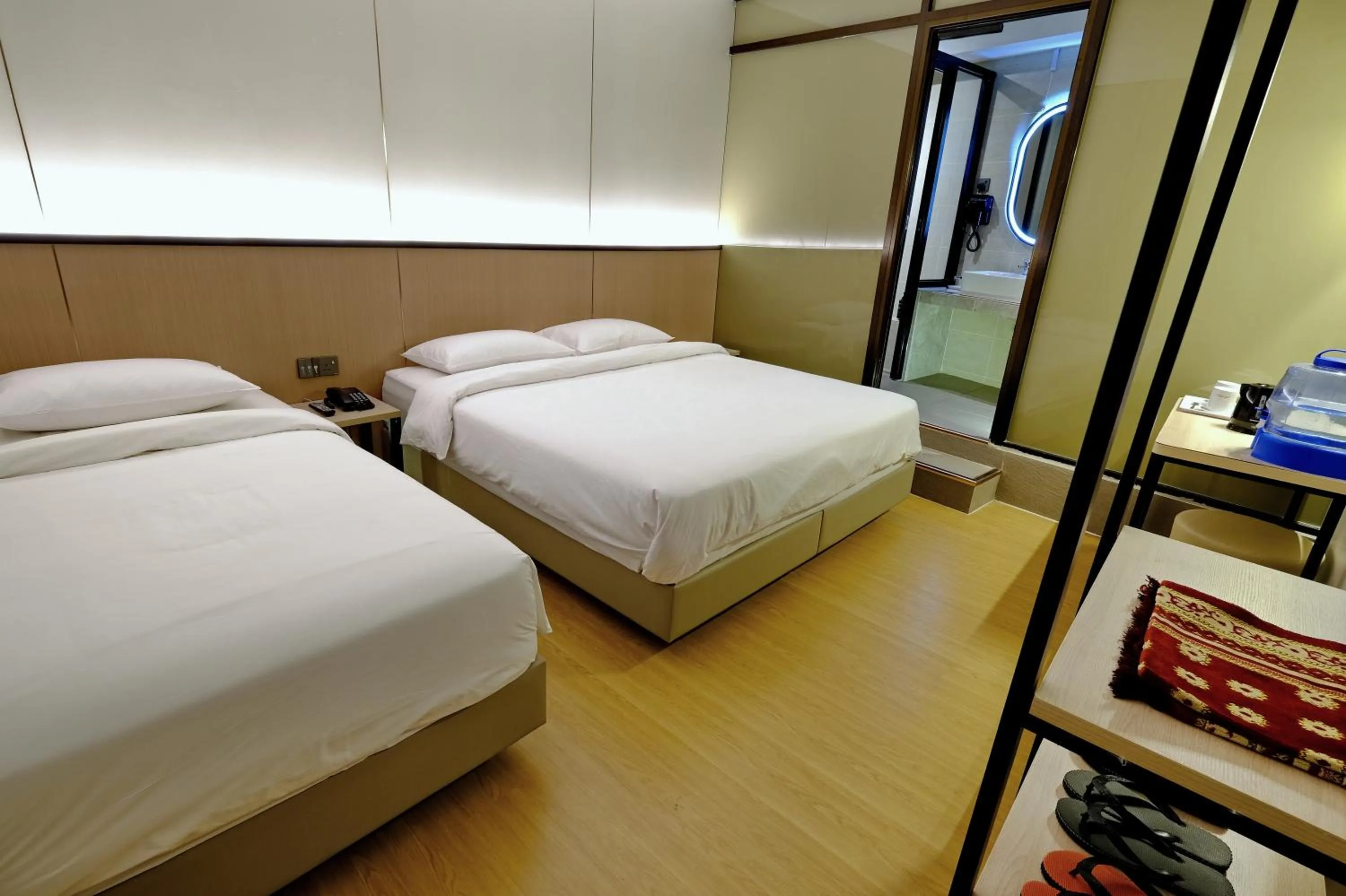 Bed in Ming Paragon Hotel