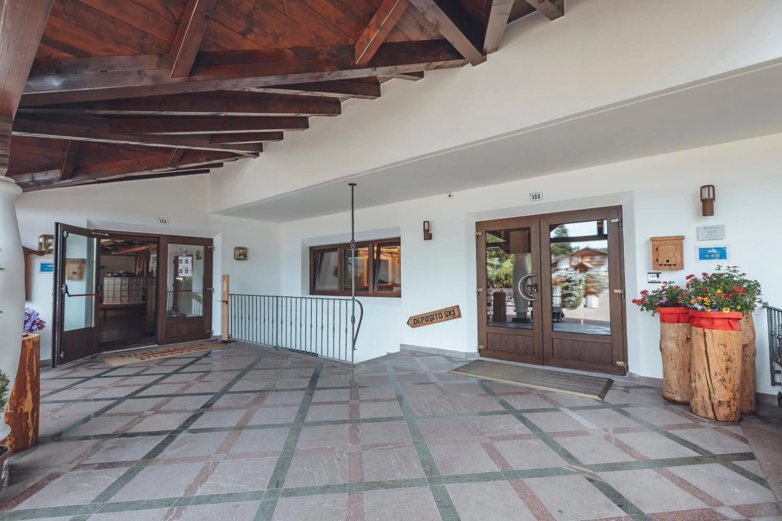 Facade/entrance in Residence Des Alpes