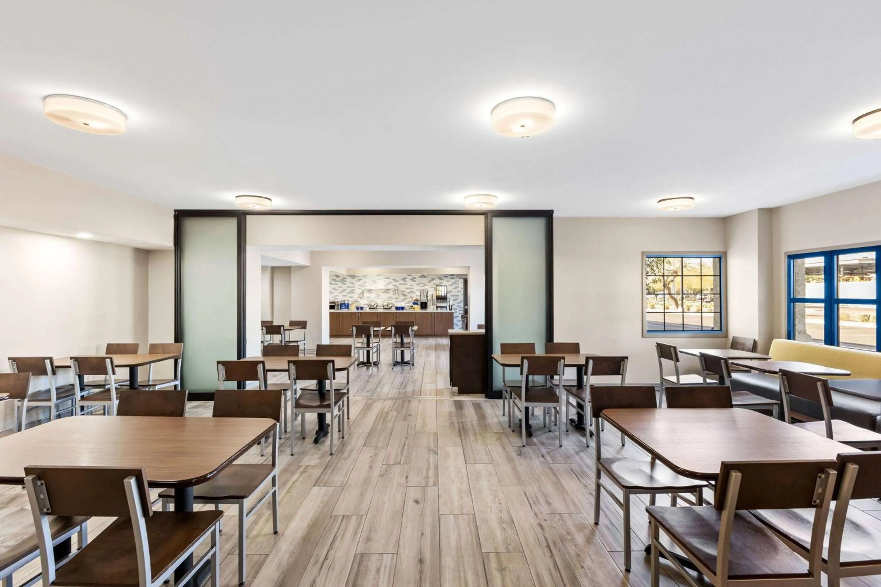 Restaurant/places to eat in Days Inn & Suites by Wyndham Mesa Near Phoenix