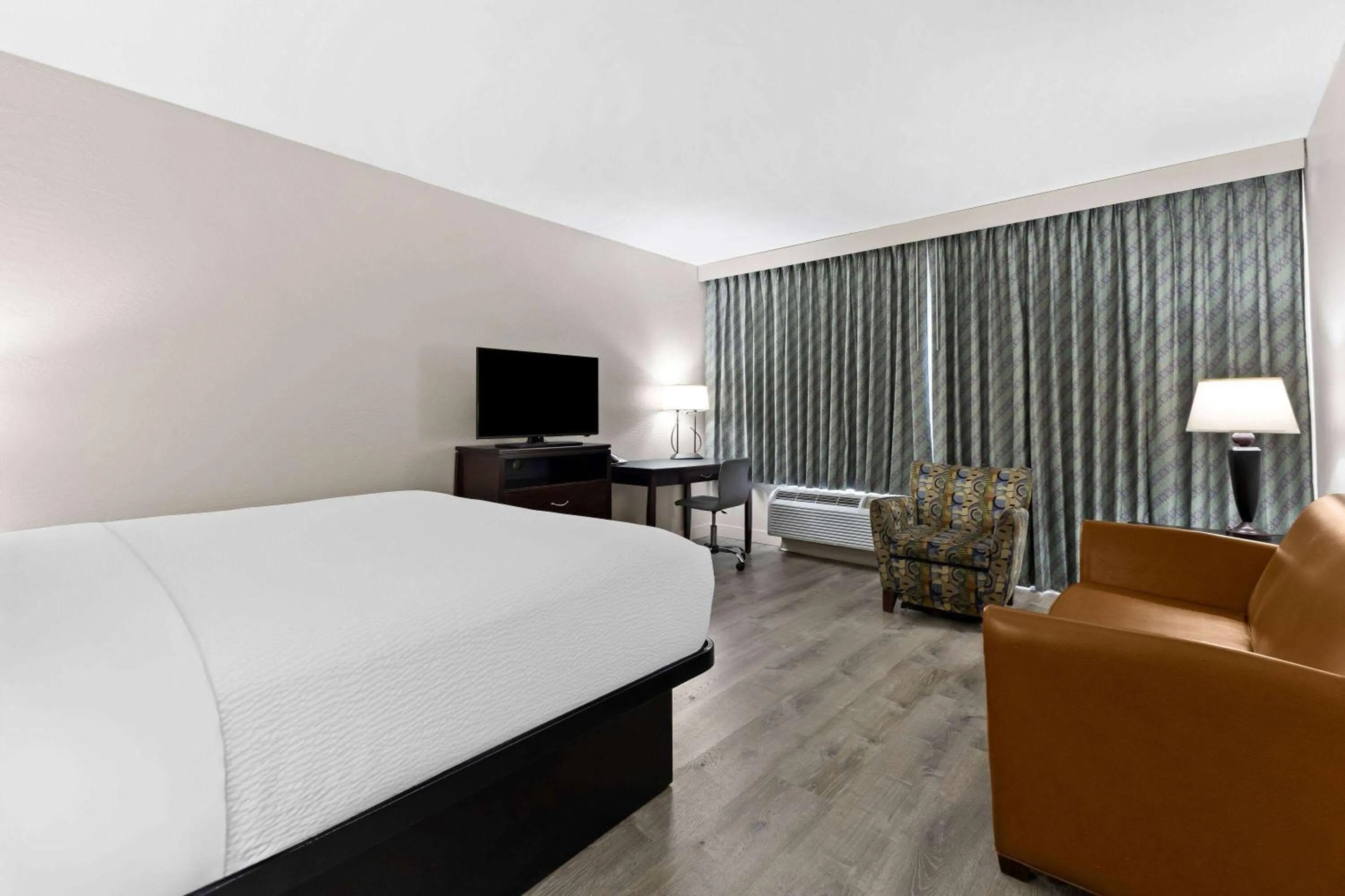 Bed in Days Inn & Suites by Wyndham Mesa Near Phoenix