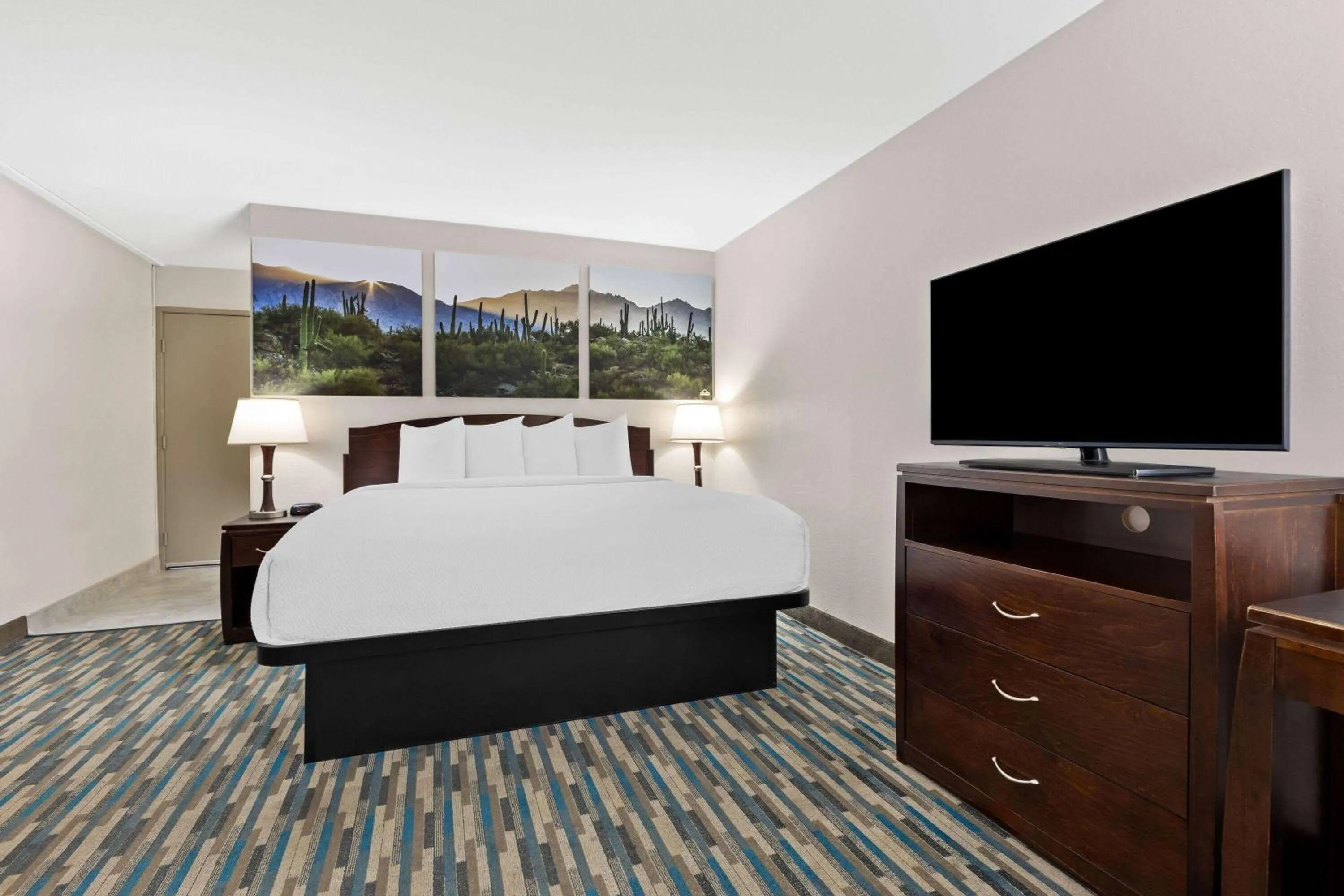 Bed in Days Inn & Suites by Wyndham Mesa Near Phoenix