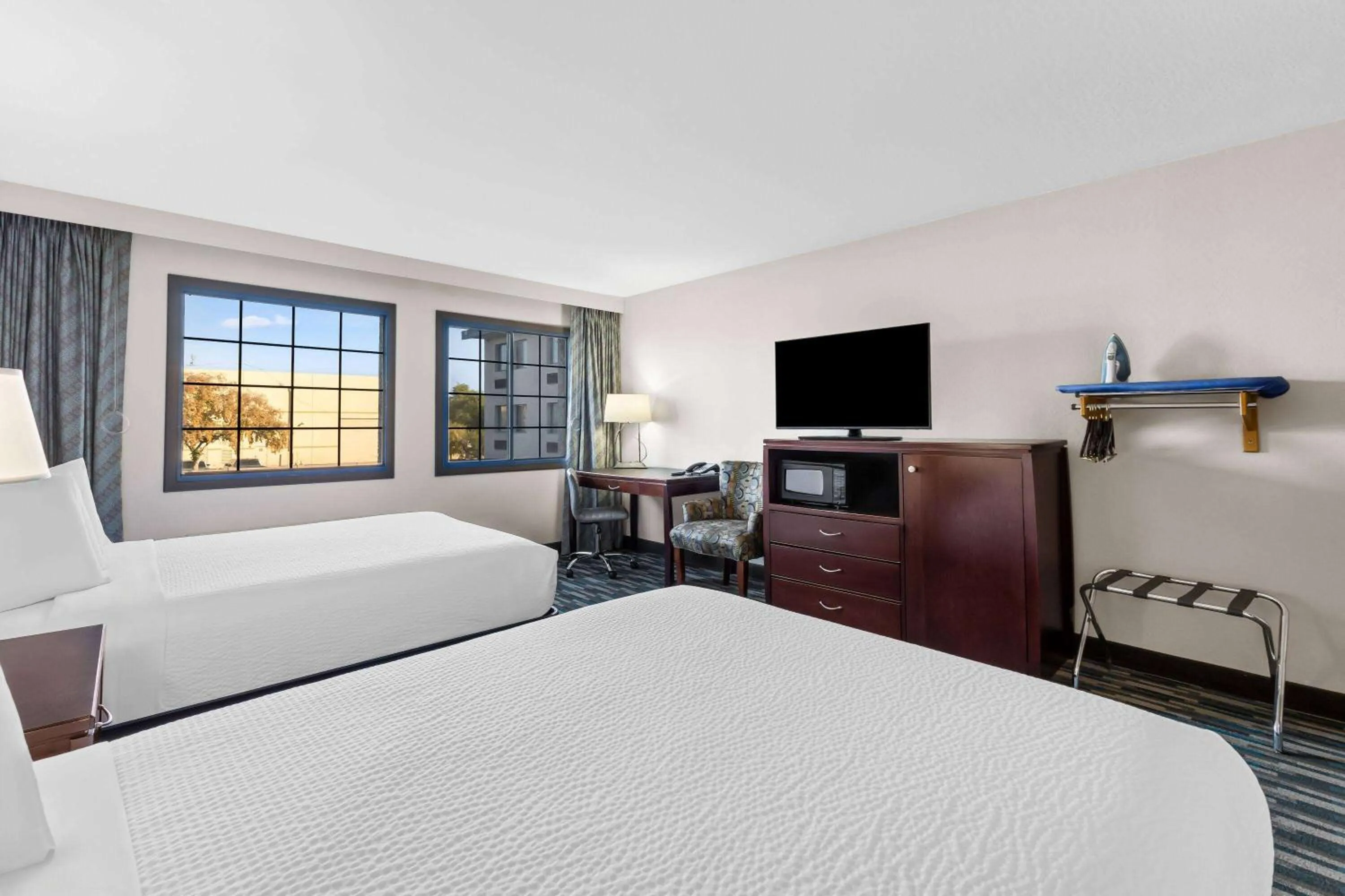 Bed in Days Inn & Suites by Wyndham Mesa Near Phoenix