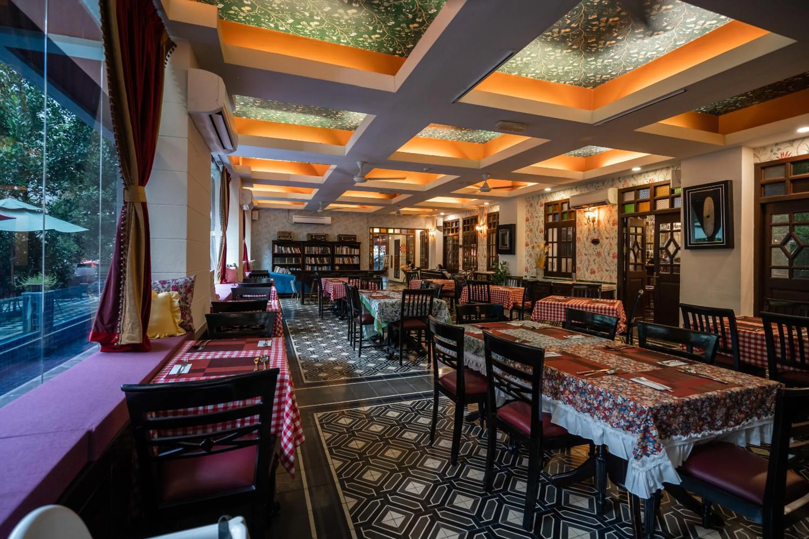 Restaurant/places to eat in Hotel Penaga