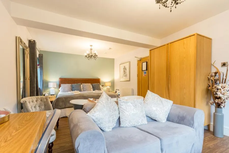 Photo of the whole room, Bed in The Gower Hotel