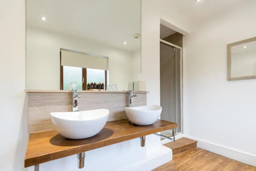 Shower in The Gower Hotel