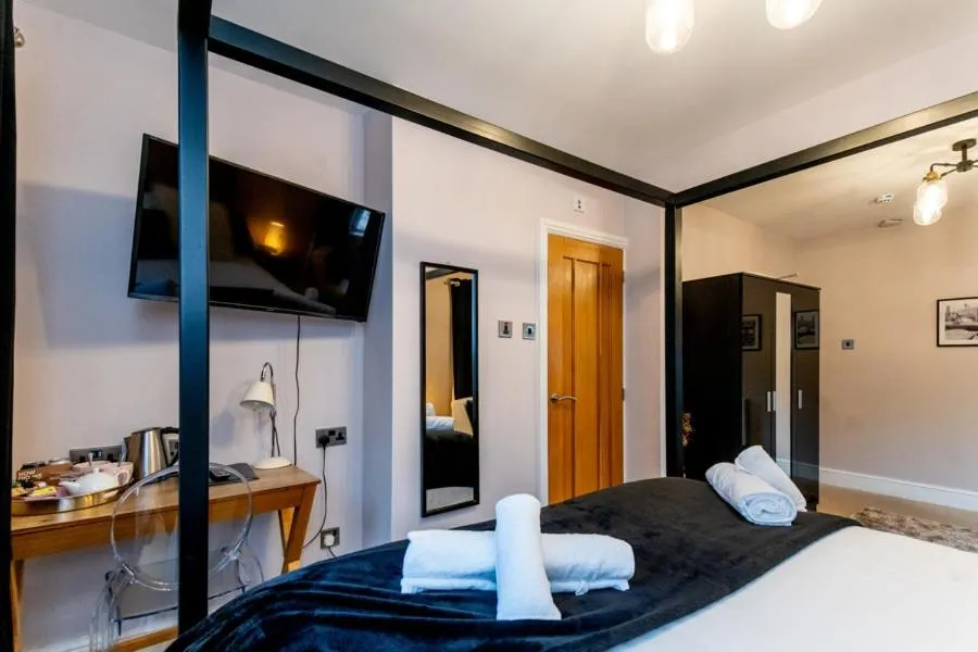 TV and multimedia, Bed in The Gower Hotel