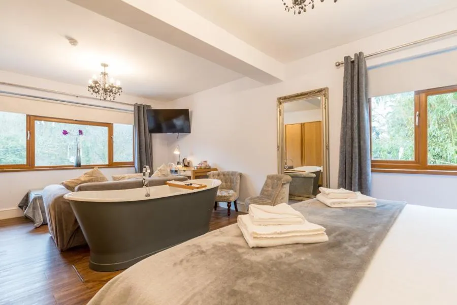 Photo of the whole room, Bed in The Gower Hotel